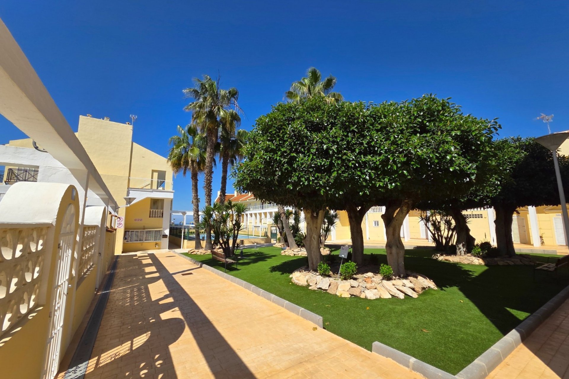 Resale - Townhouse - La Mata