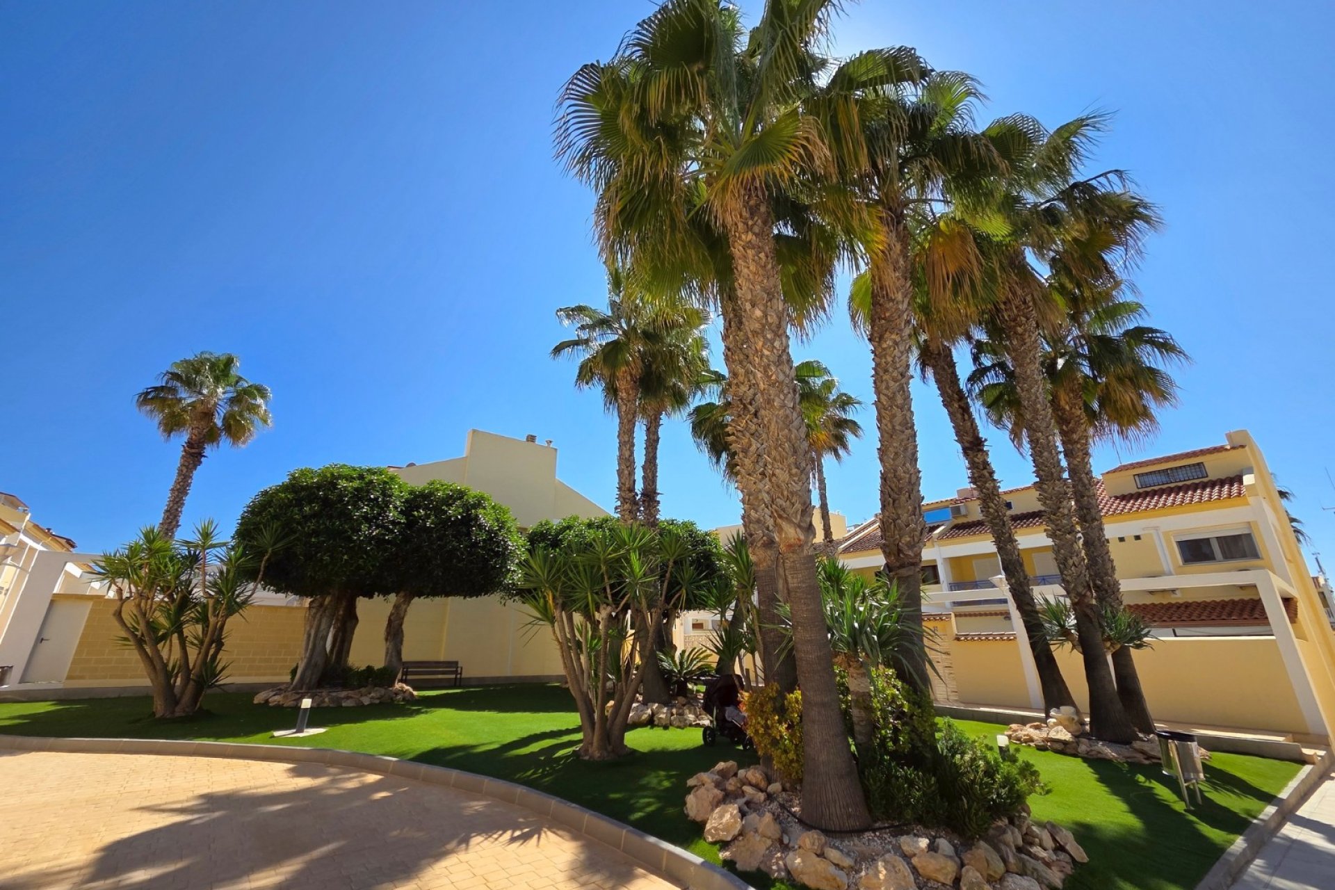 Resale - Townhouse - La Mata