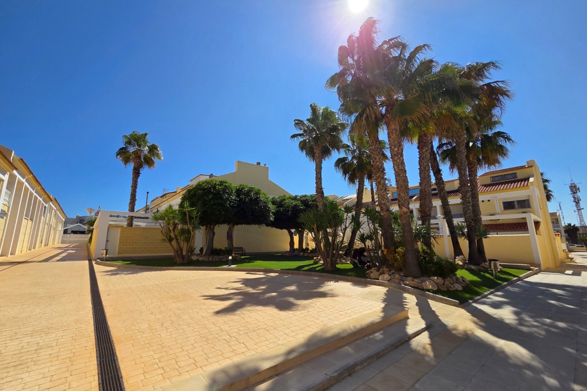Resale - Townhouse - La Mata