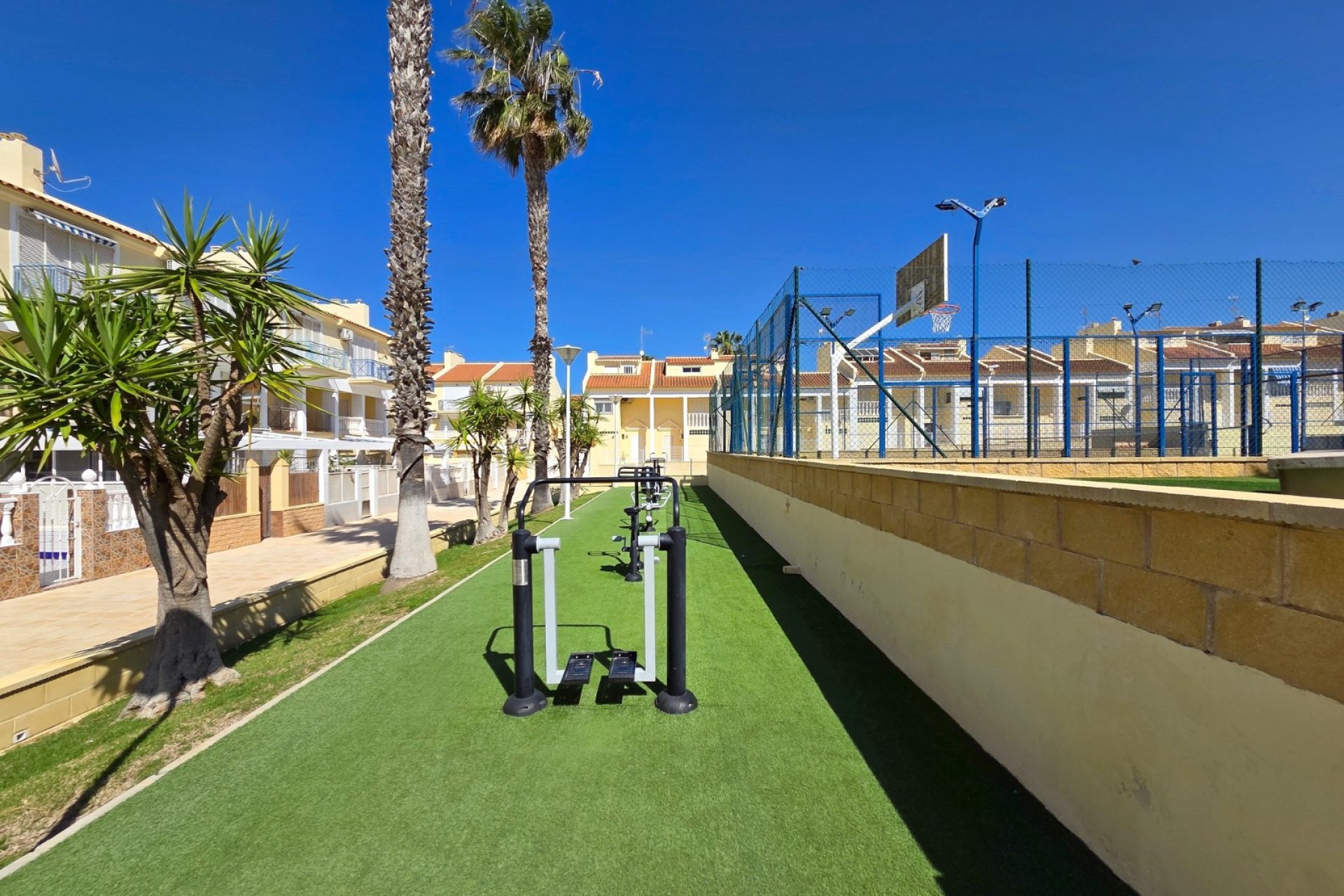 Resale - Townhouse - La Mata