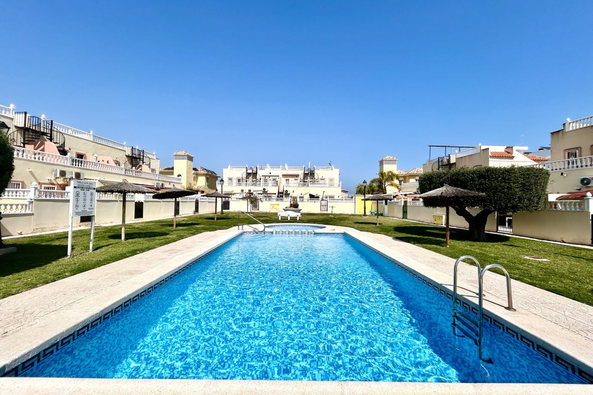 Resale - Townhouse - La Zenia