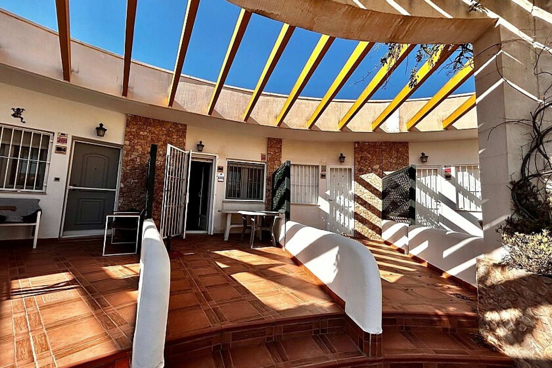 Resale - Townhouse - Mil Palmeras