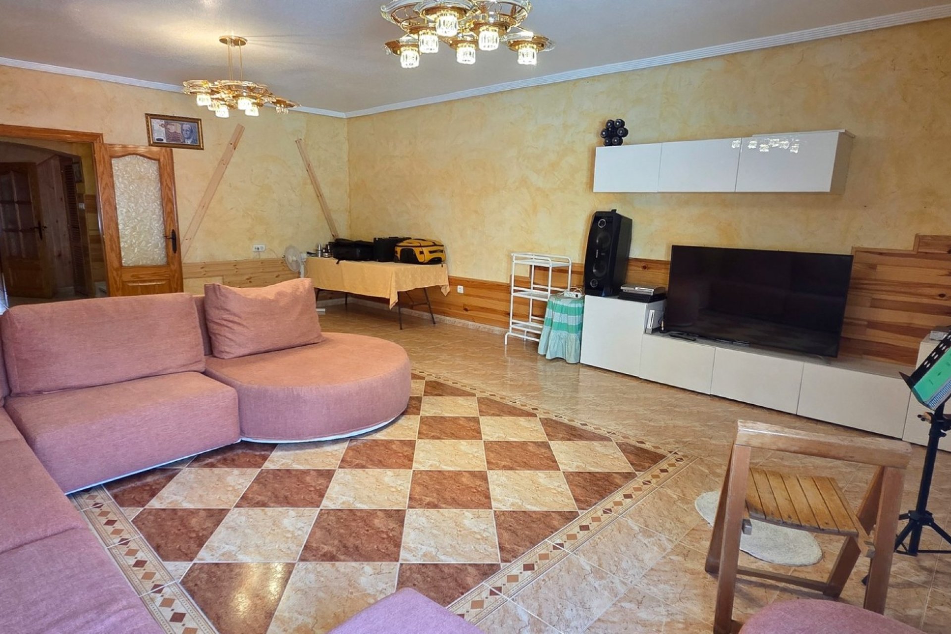 Resale - Townhouse - San Isidro