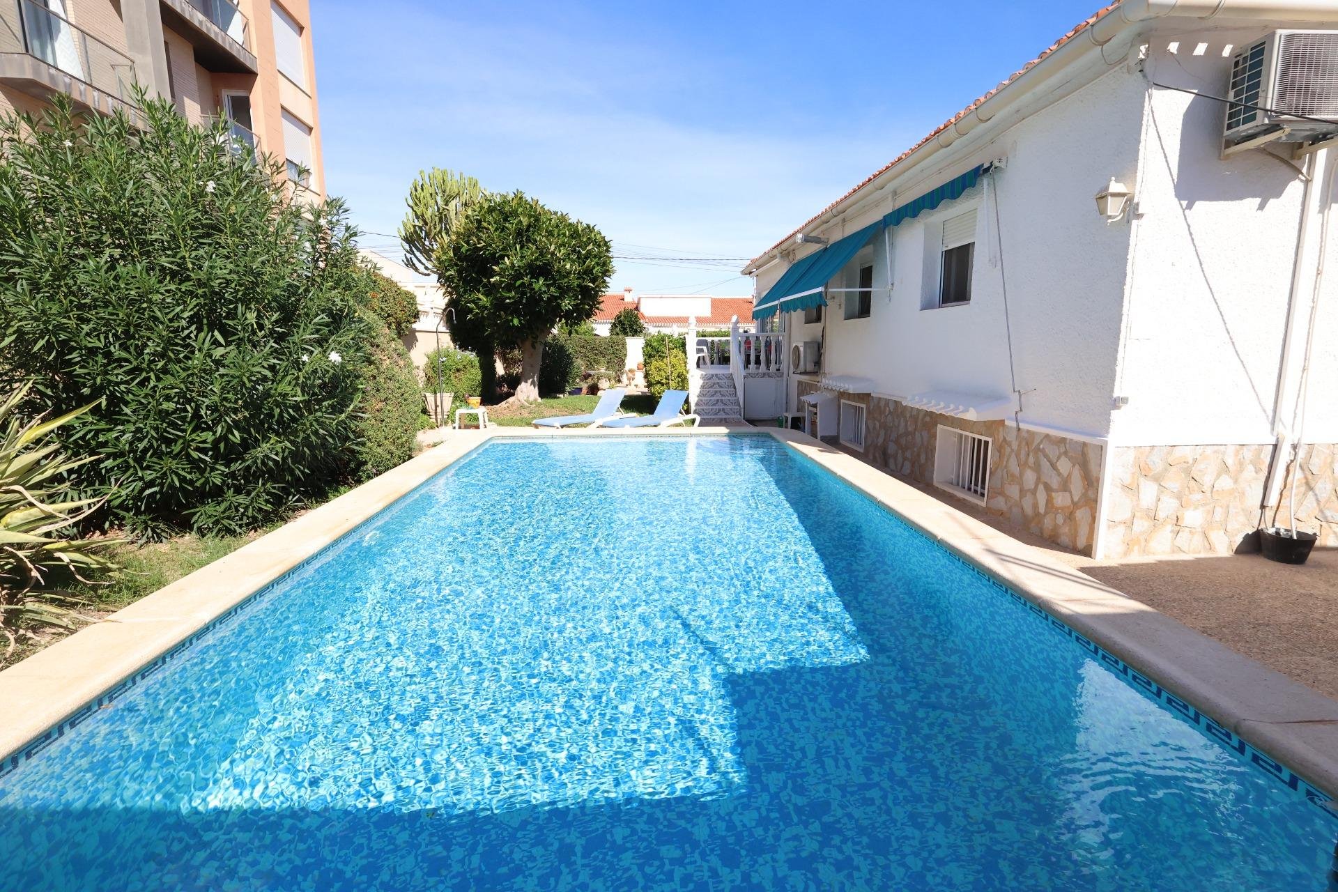 Resale - Townhouse - Torrevieja - Punta prima