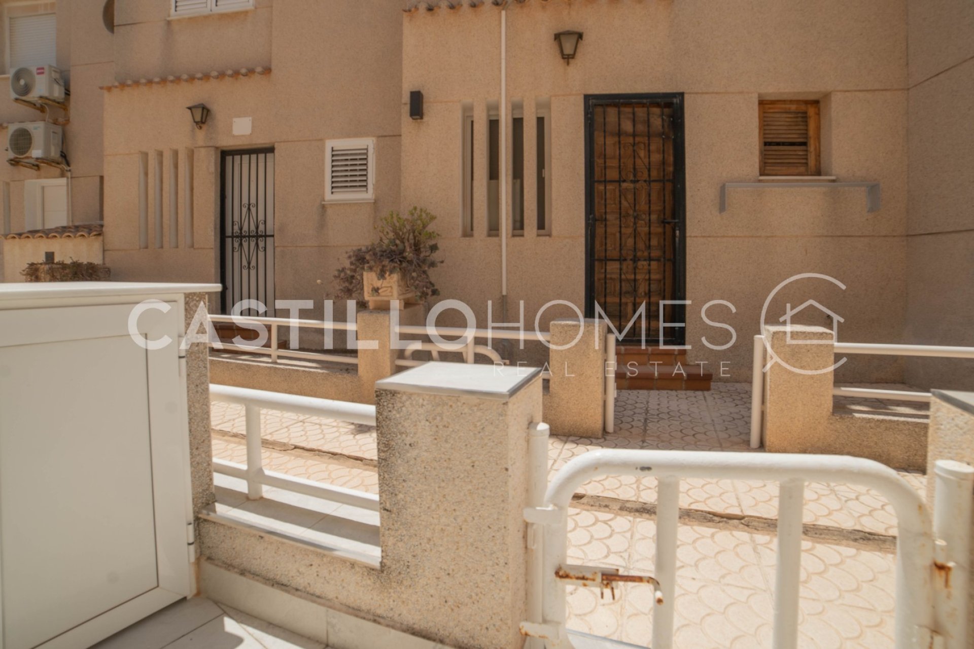 Resale - Townhouse - Torrevieja - Urb. Rosaleda