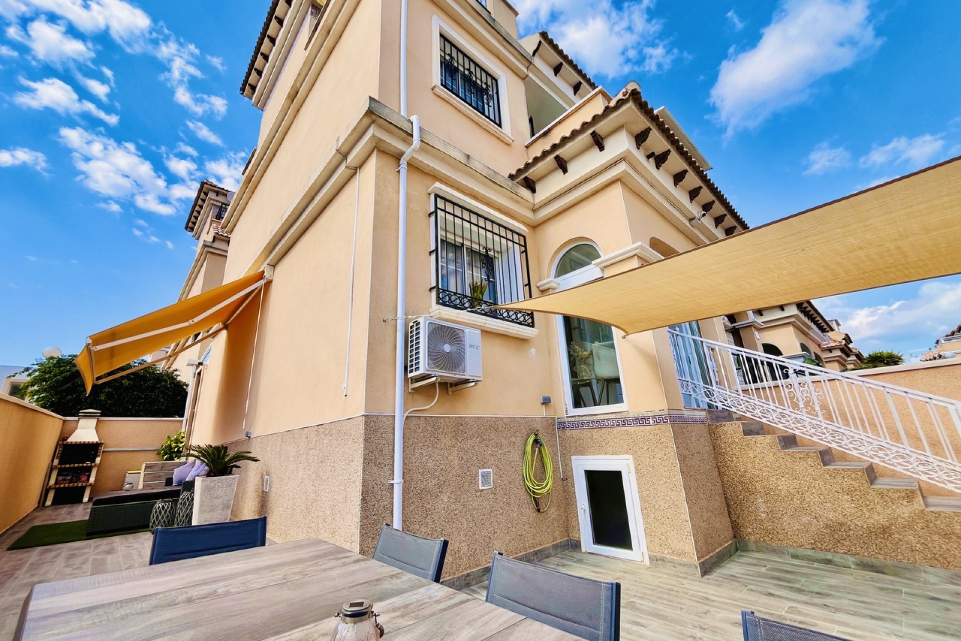 Resale - Townhouse - Villamartin
