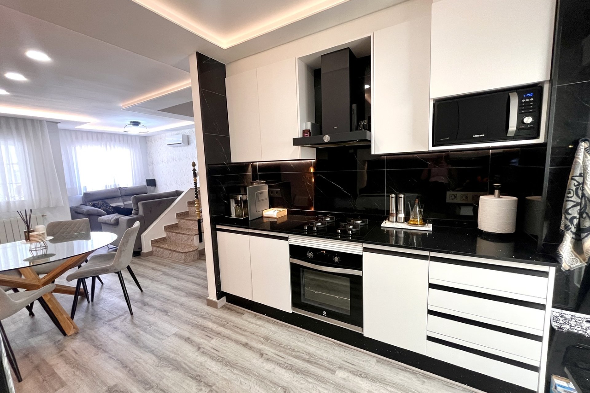 Resale - Townhouse - Villamartin