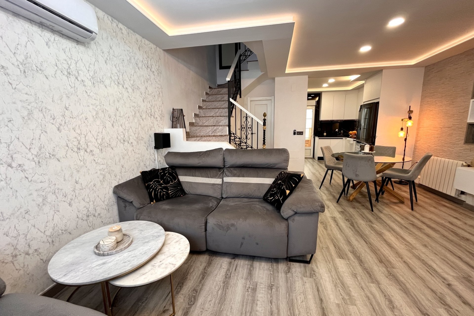 Resale - Townhouse - Villamartin