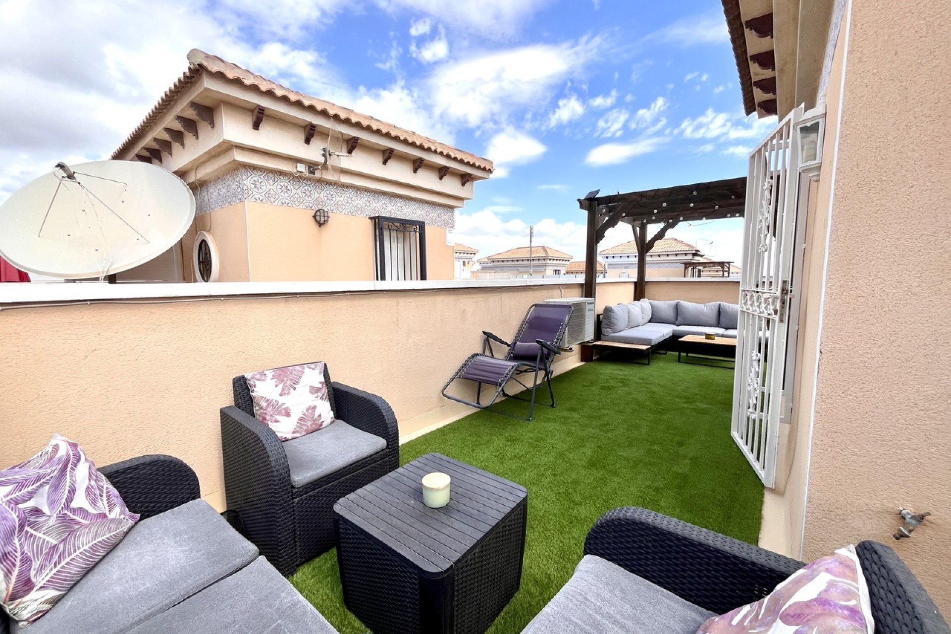 Resale - Townhouse - Villamartin