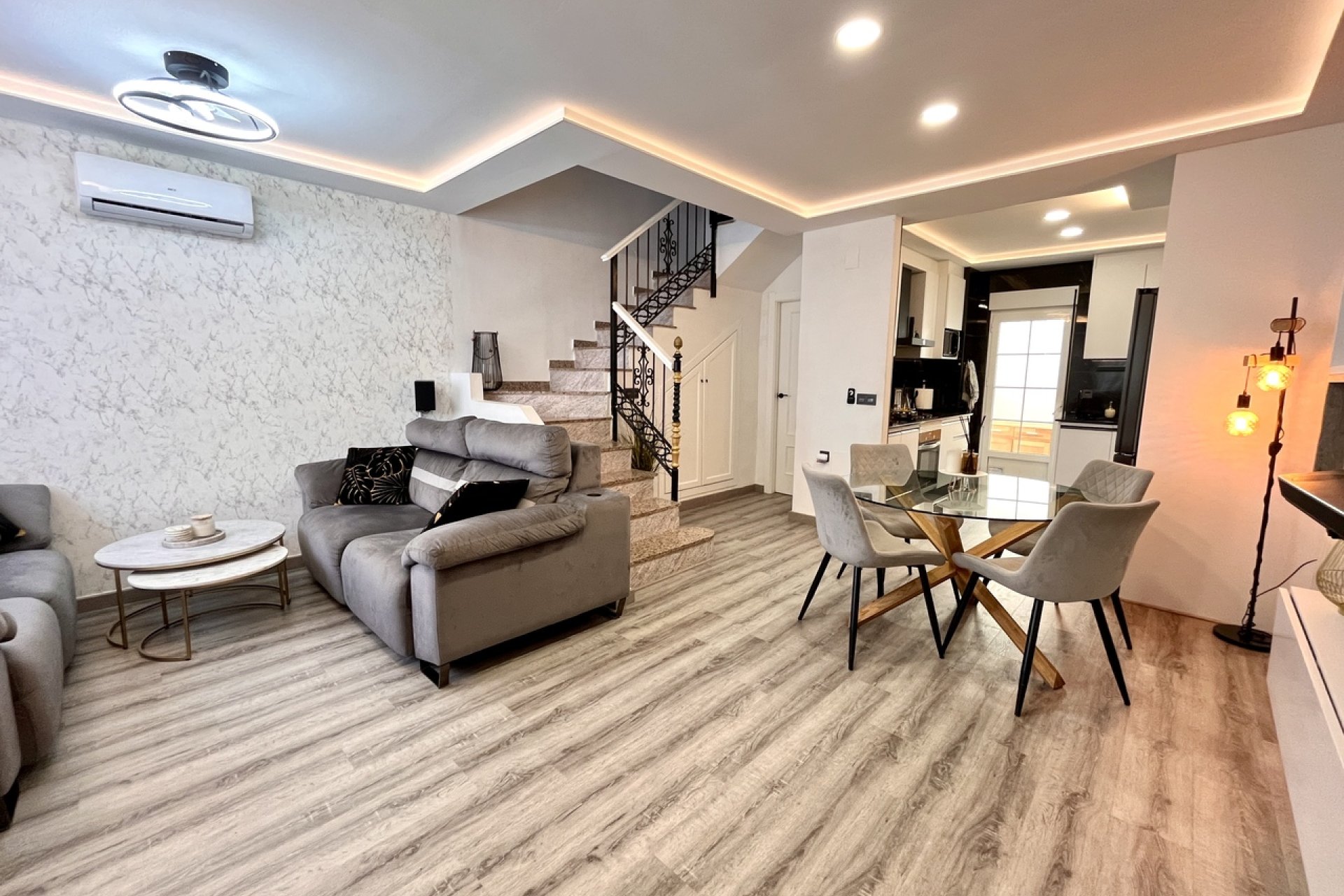 Resale - Townhouse - Villamartin