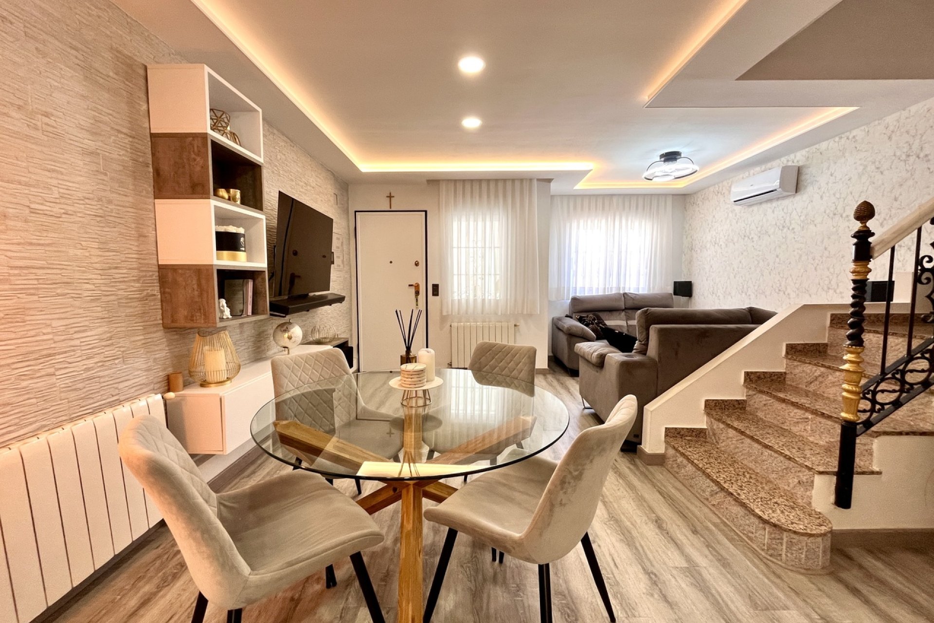 Resale - Townhouse - Villamartin