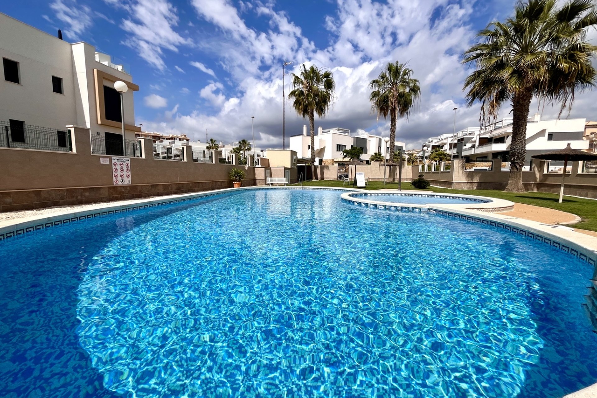 Resale - Townhouse - Villamartin