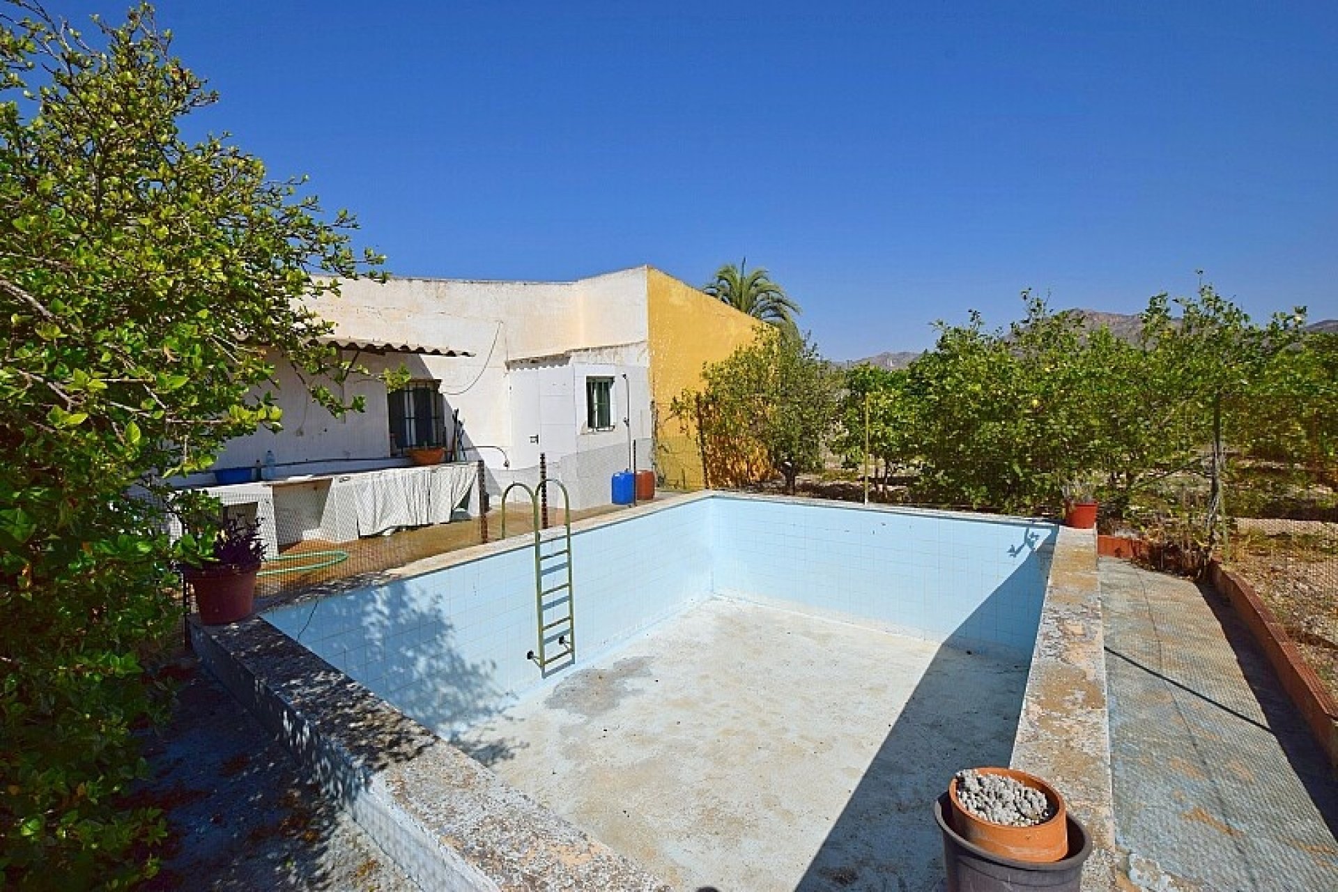 Resale - Villa - Albatera