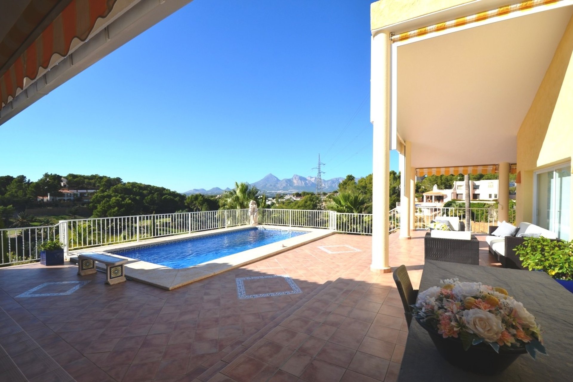 Resale - Villa - Altea