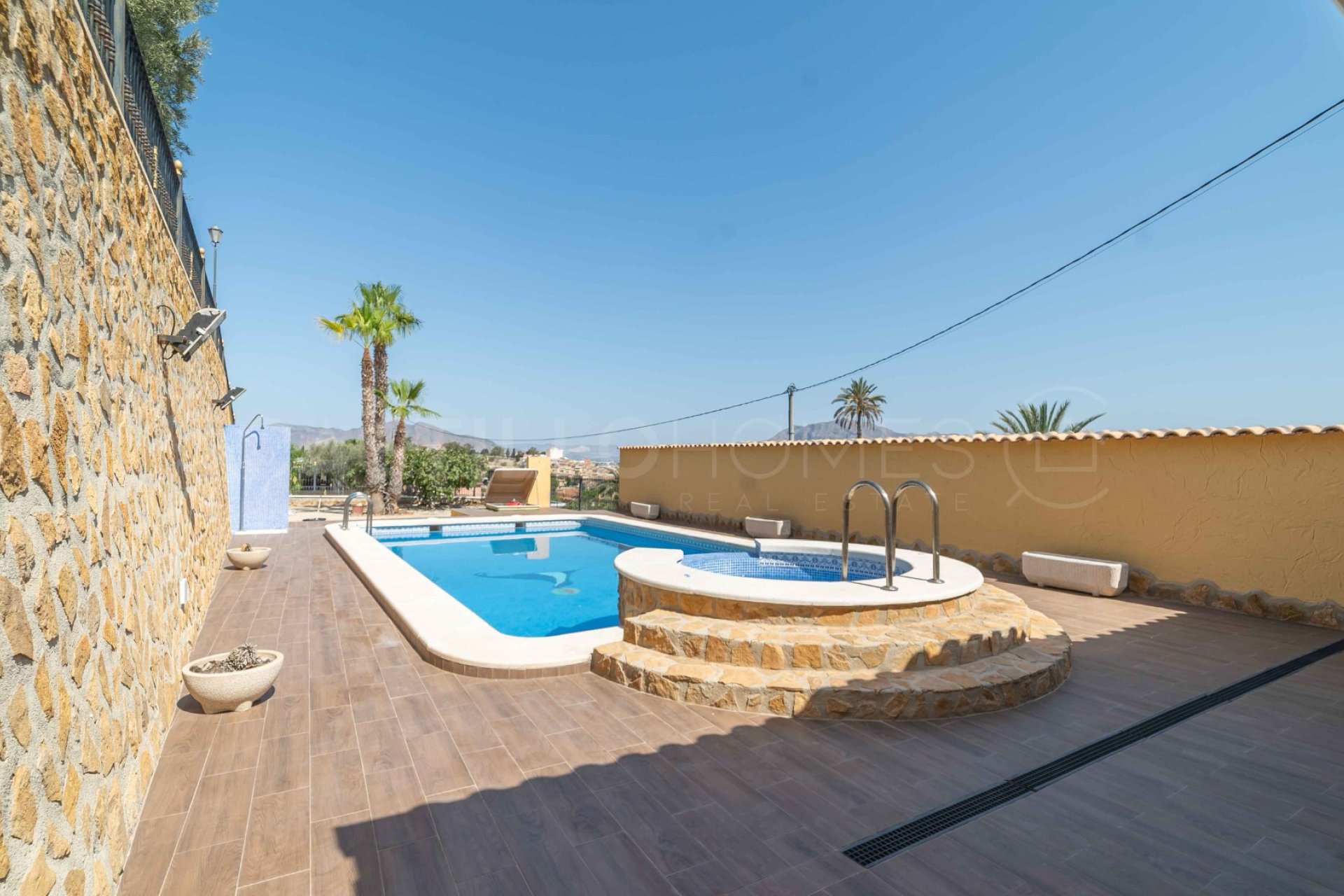 Resale - Villa - Bigastro