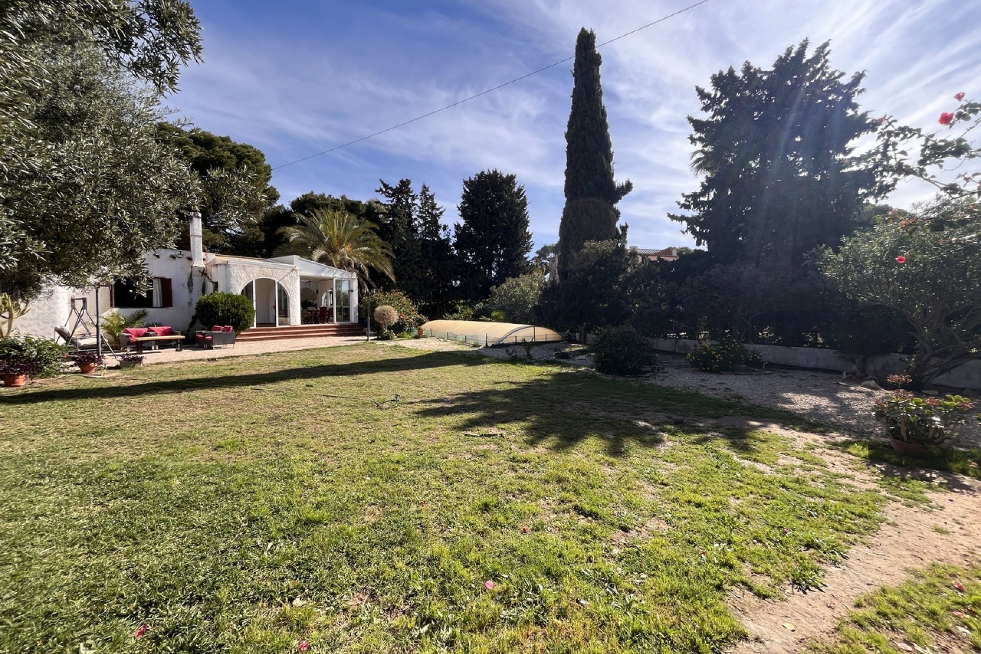 Resale - Villa - Cabo Roig