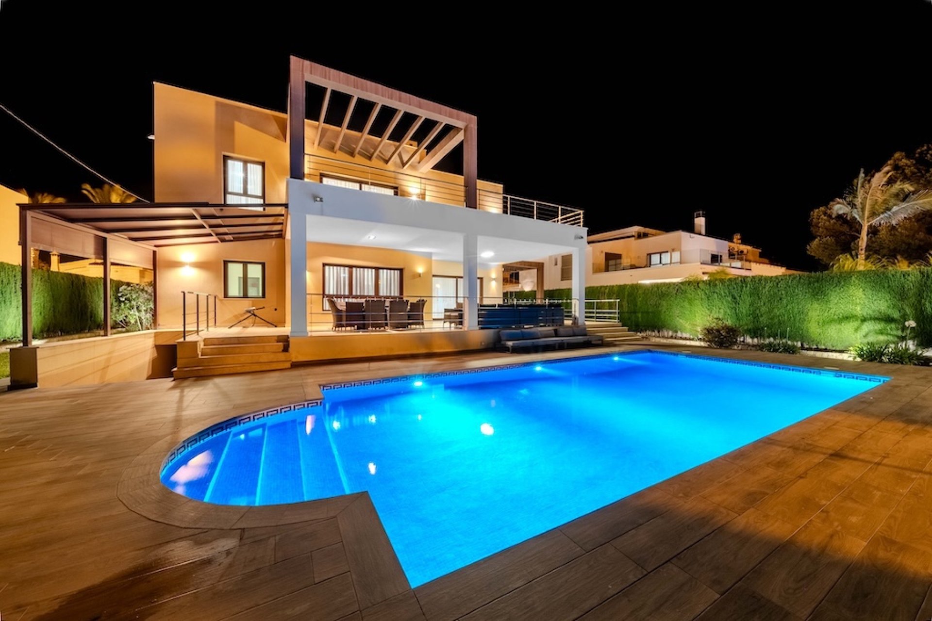 Resale - Villa - Cabo Roig