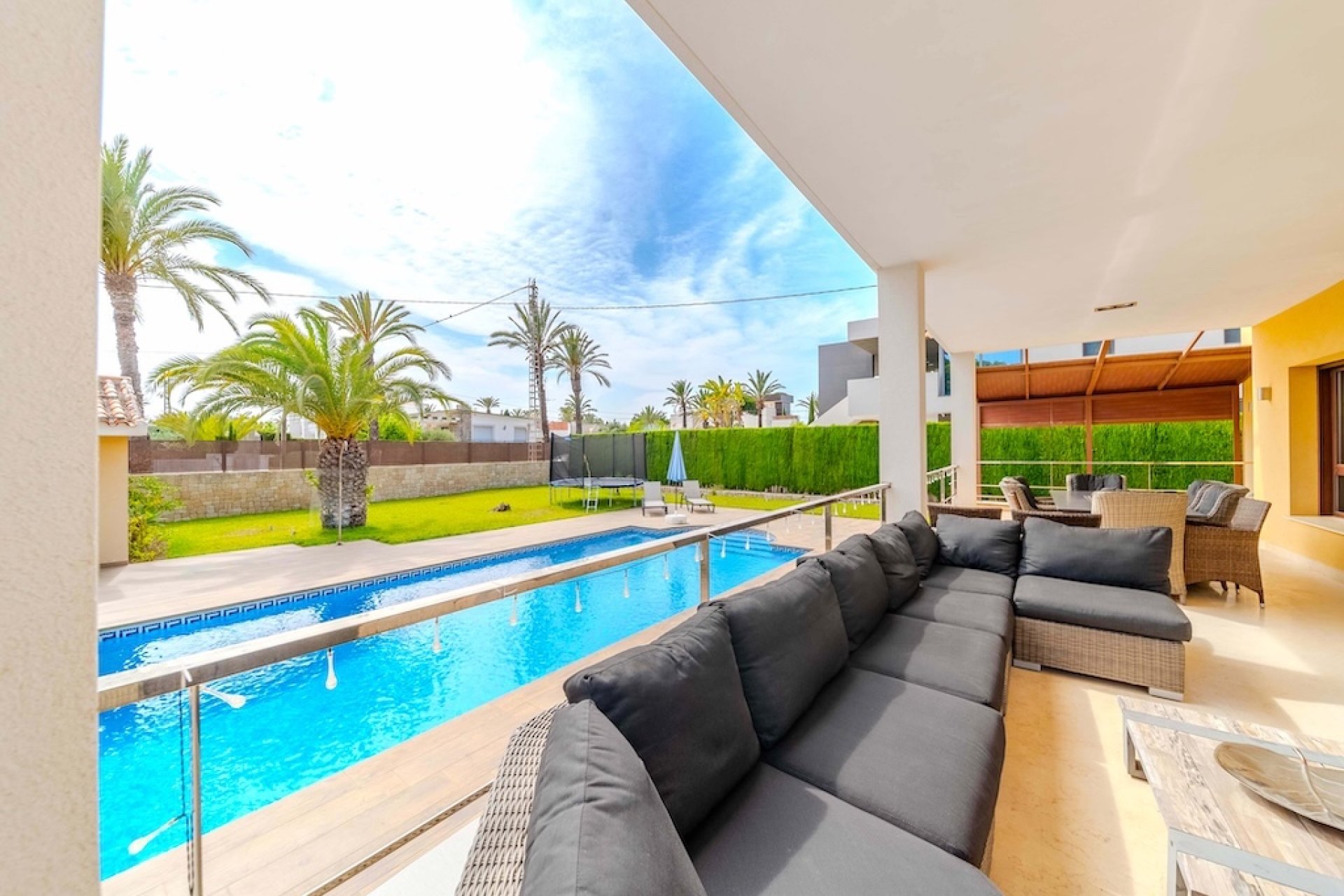 Resale - Villa - Cabo Roig