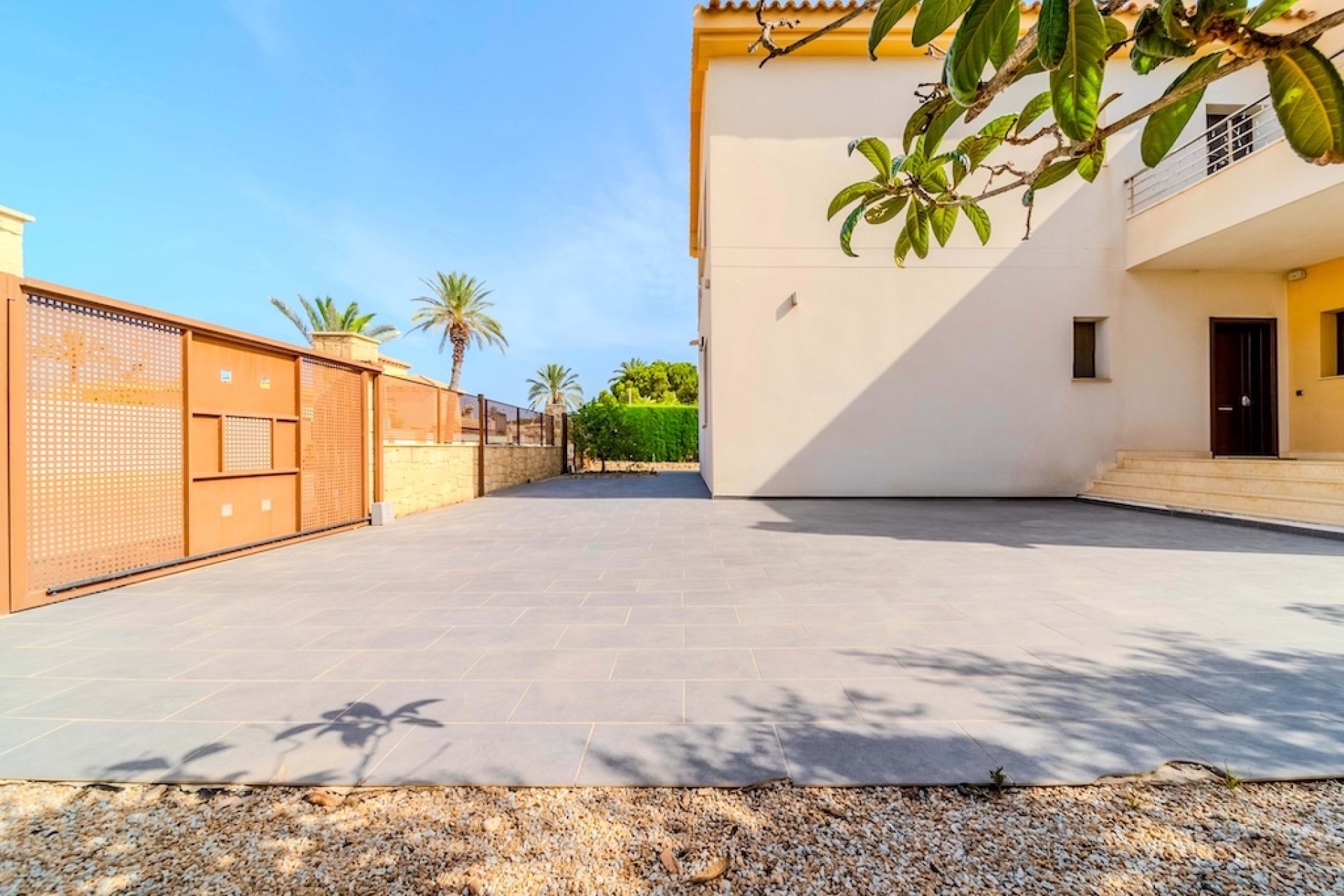 Resale - Villa - Cabo Roig