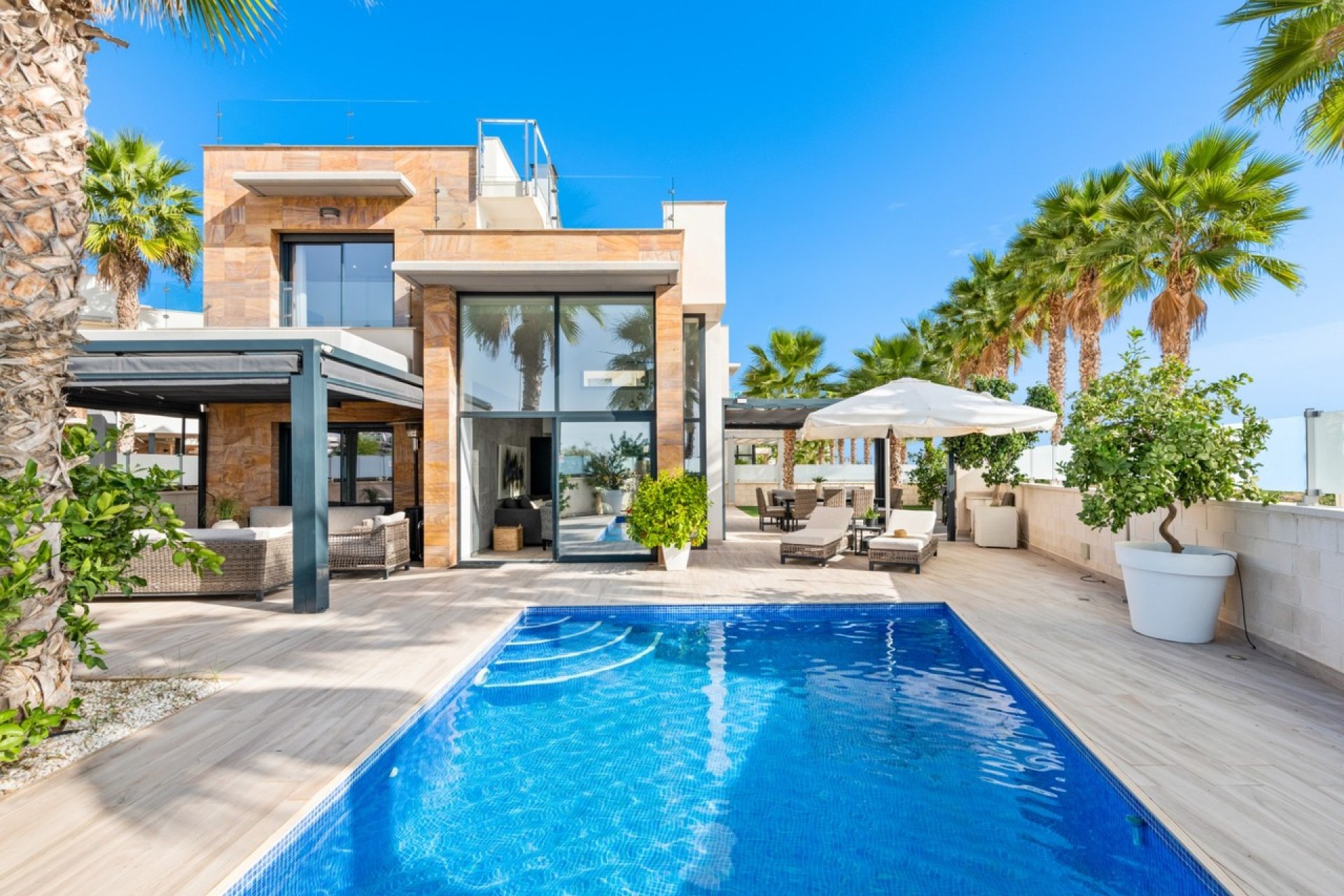 Resale - Villa - Cabo Roig