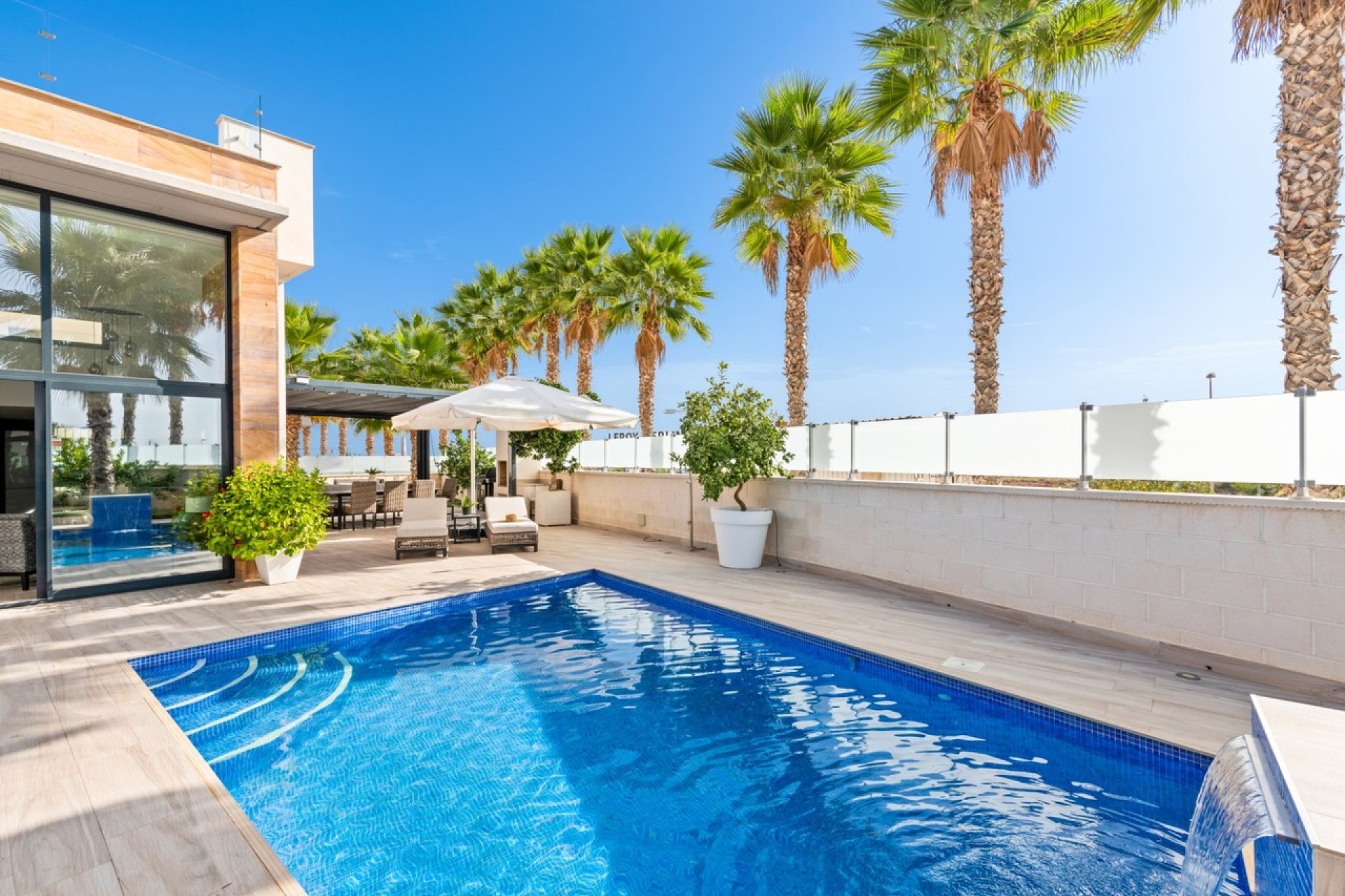 Resale - Villa - Cabo Roig