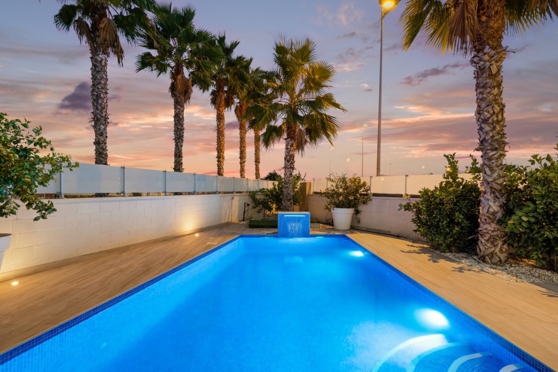 Resale - Villa - Cabo Roig