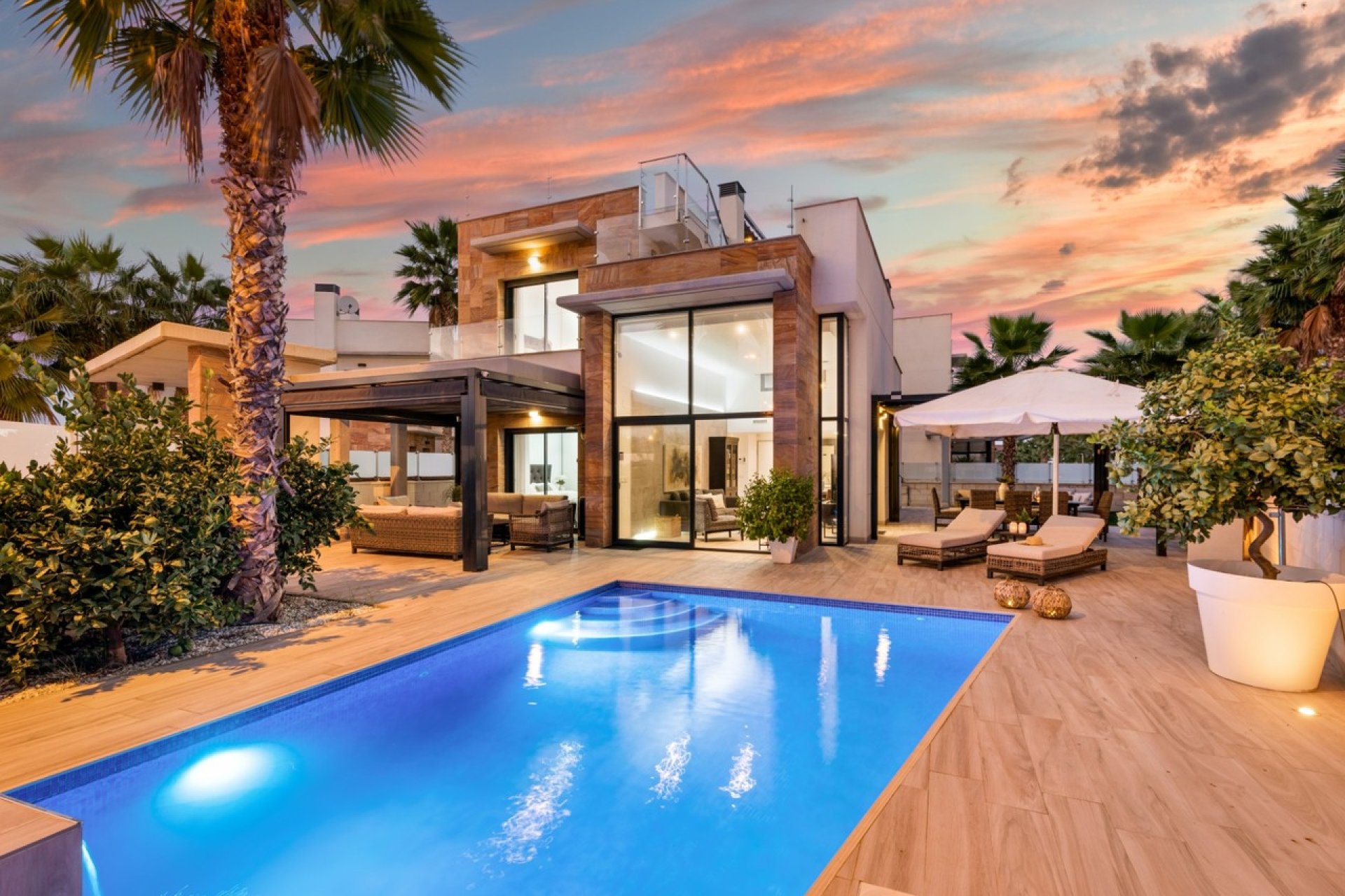 Resale - Villa - Cabo Roig