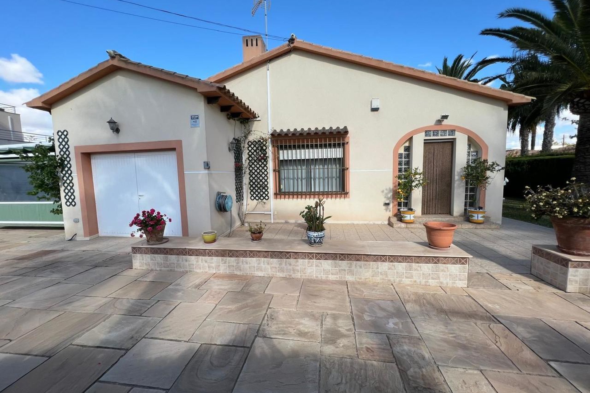 Resale - Villa - Cabo Roig