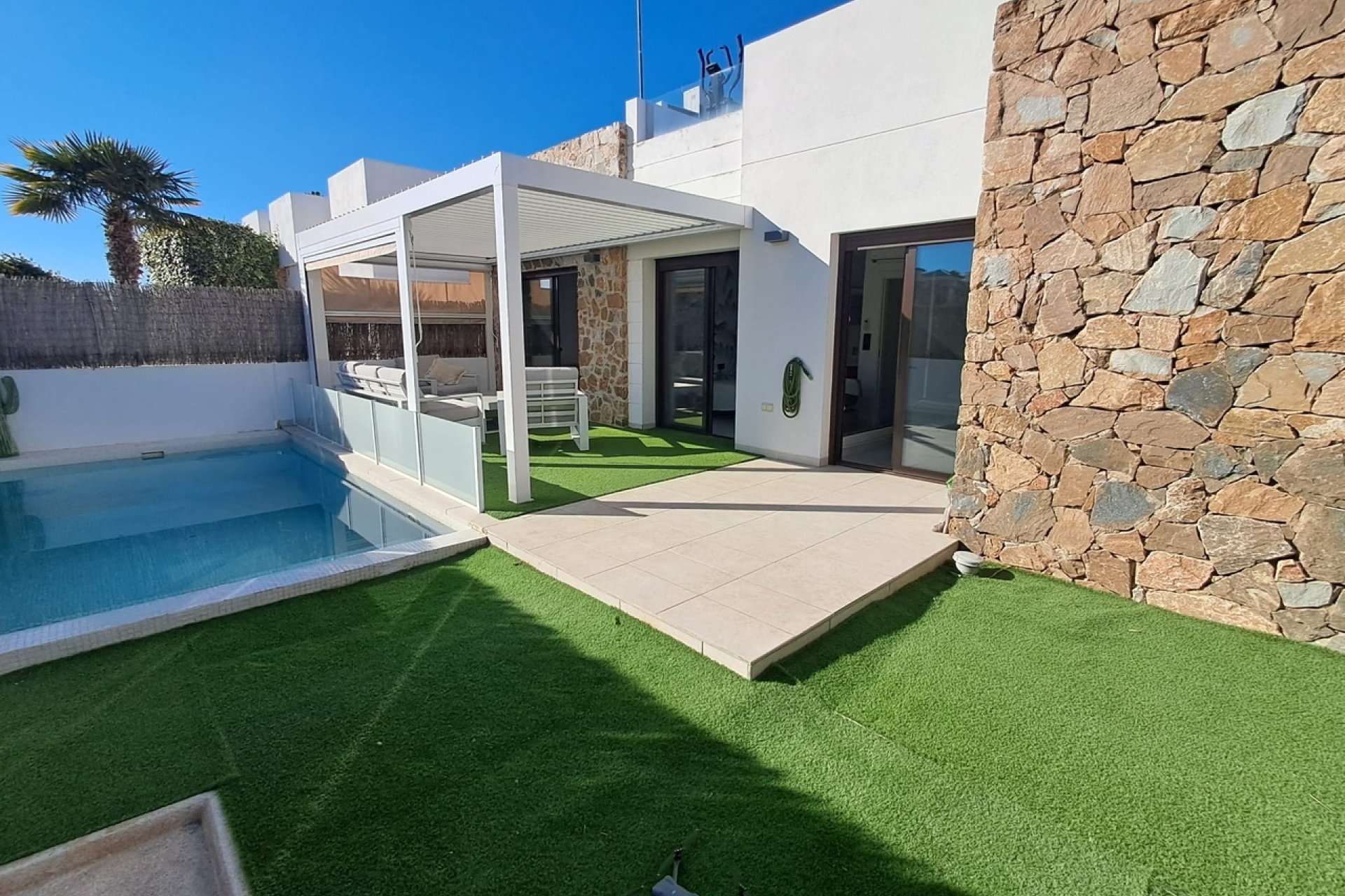 Resale - Villa - Cabo Roig