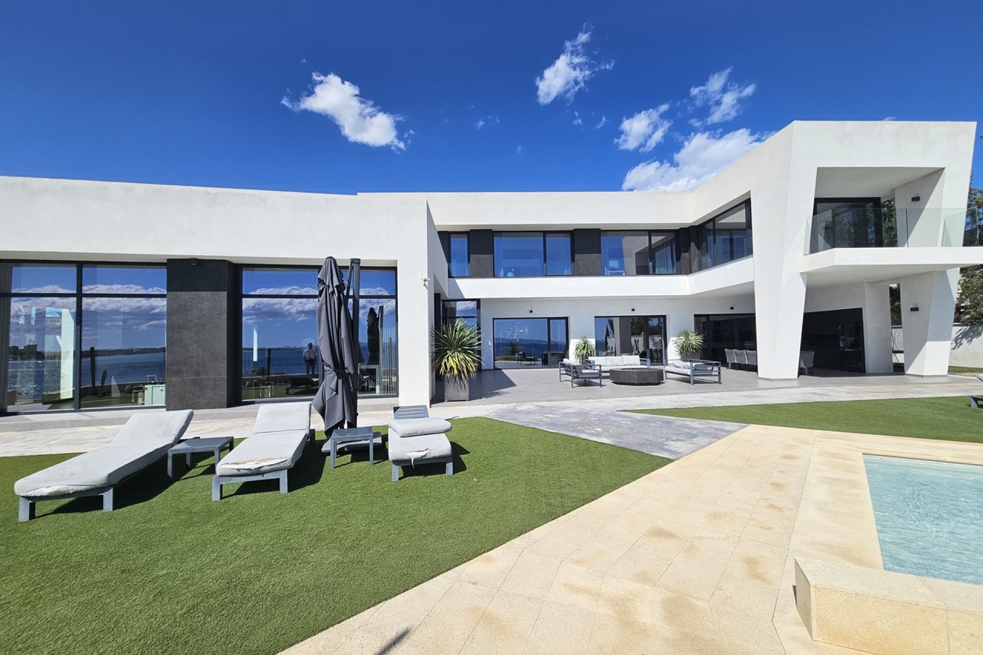 Resale - Villa - Cabo Roig