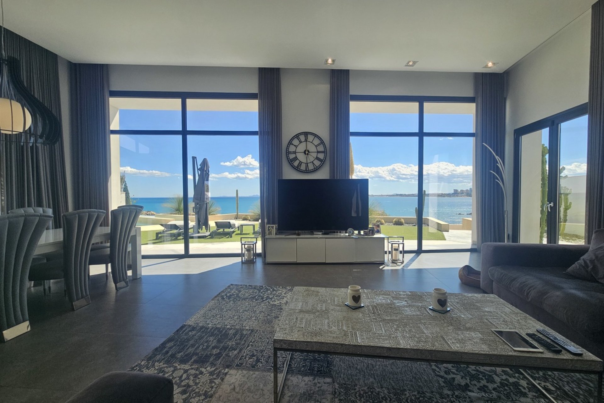 Resale - Villa - Cabo Roig