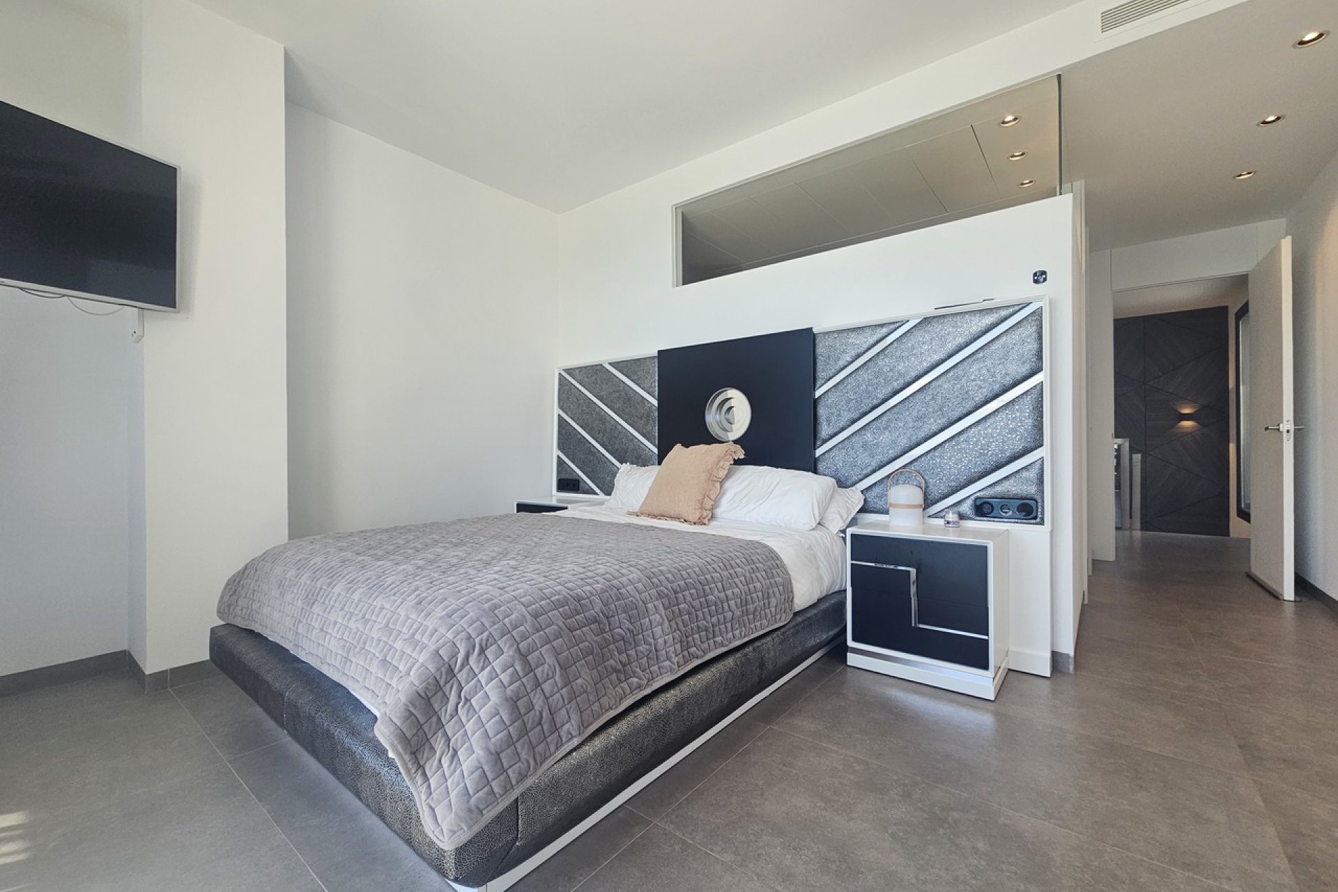 Resale - Villa - Cabo Roig