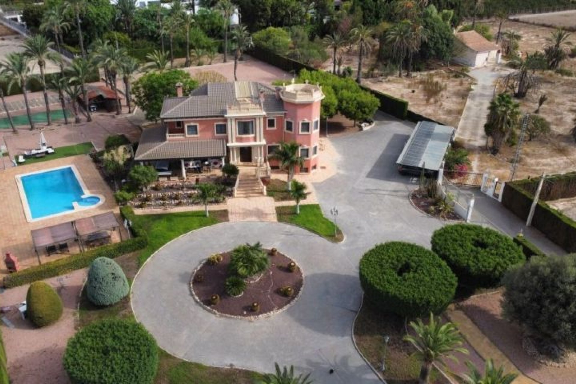 Resale - Villa - Elche