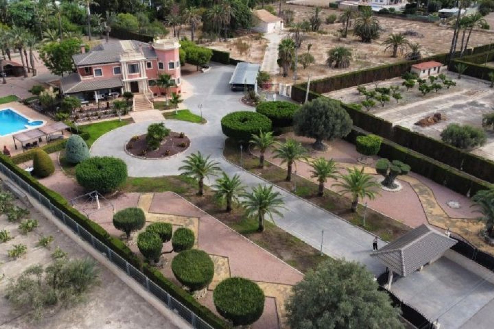 Resale - Villa - Elche