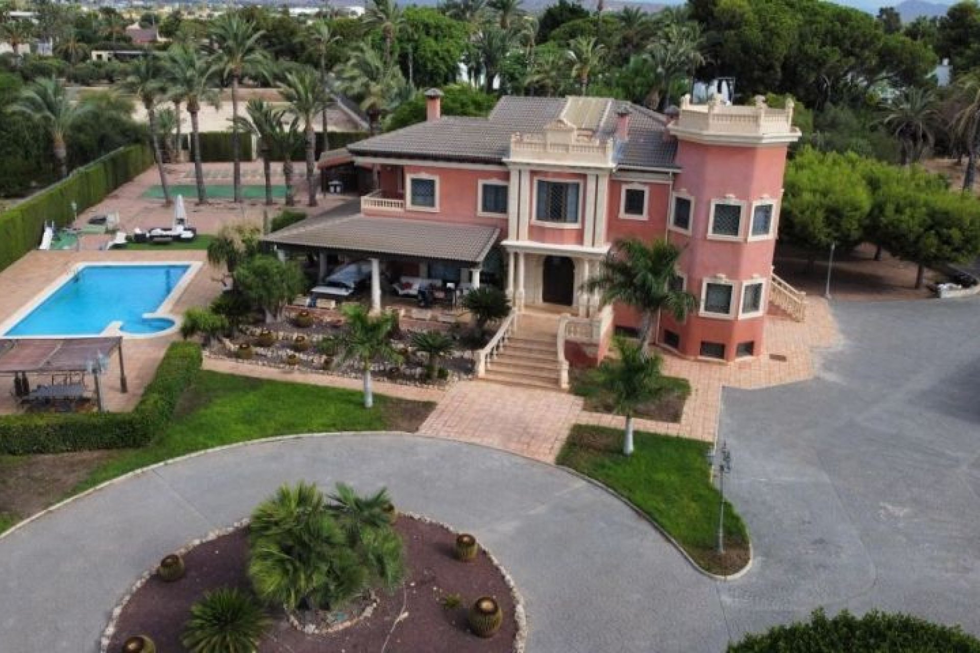 Resale - Villa - Elche