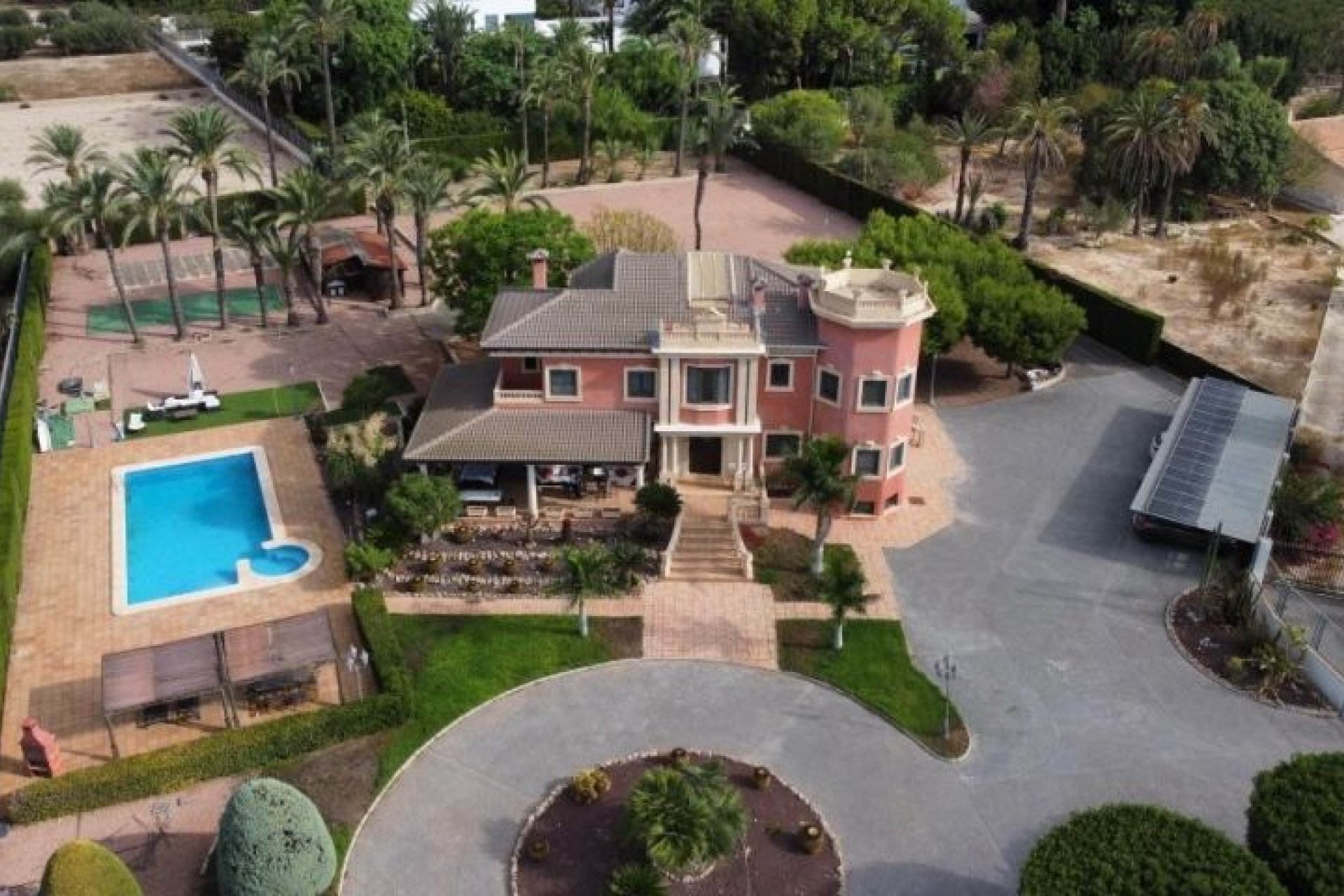 Resale - Villa - Elche