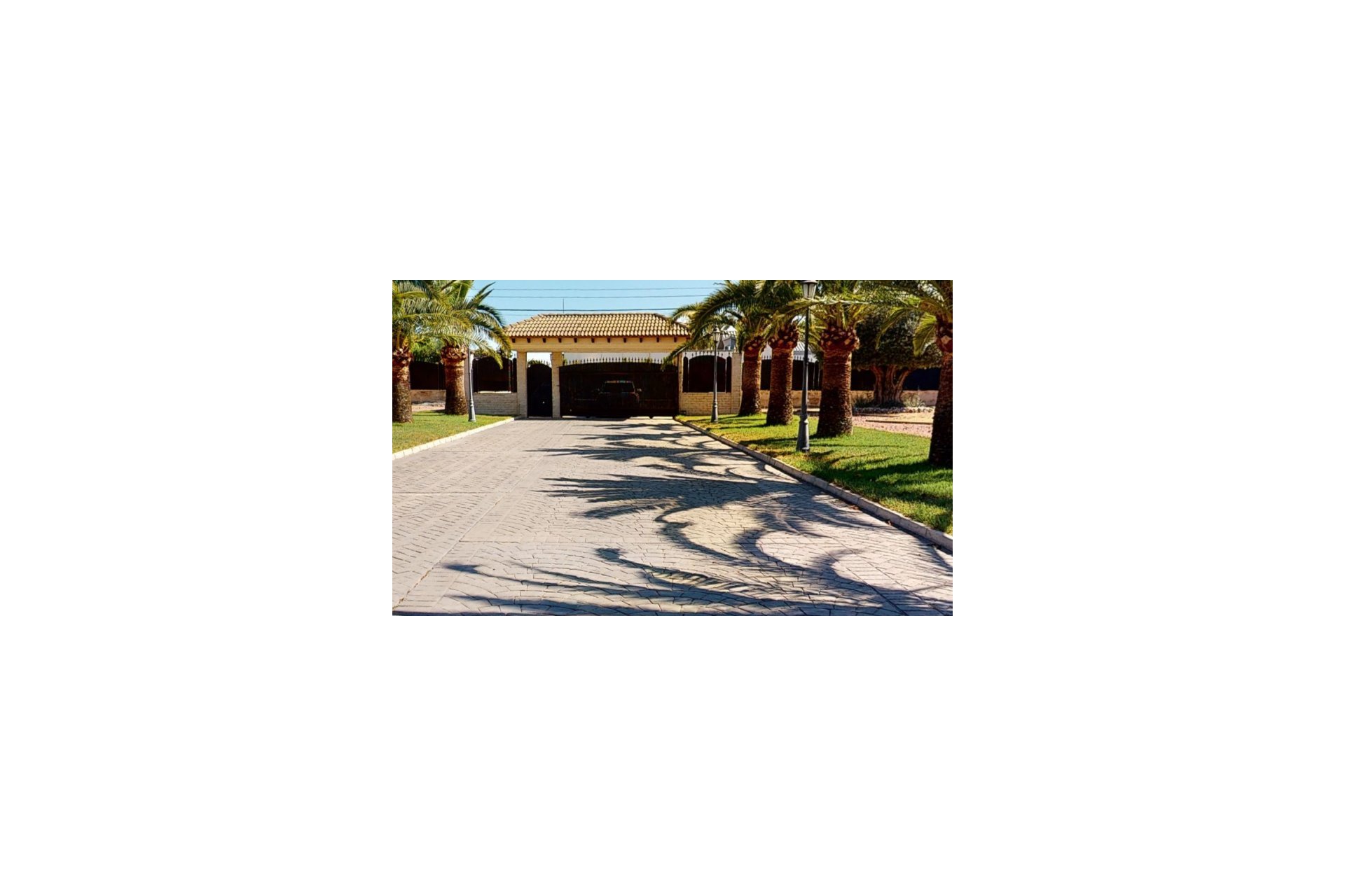 Resale - Villa - Elche