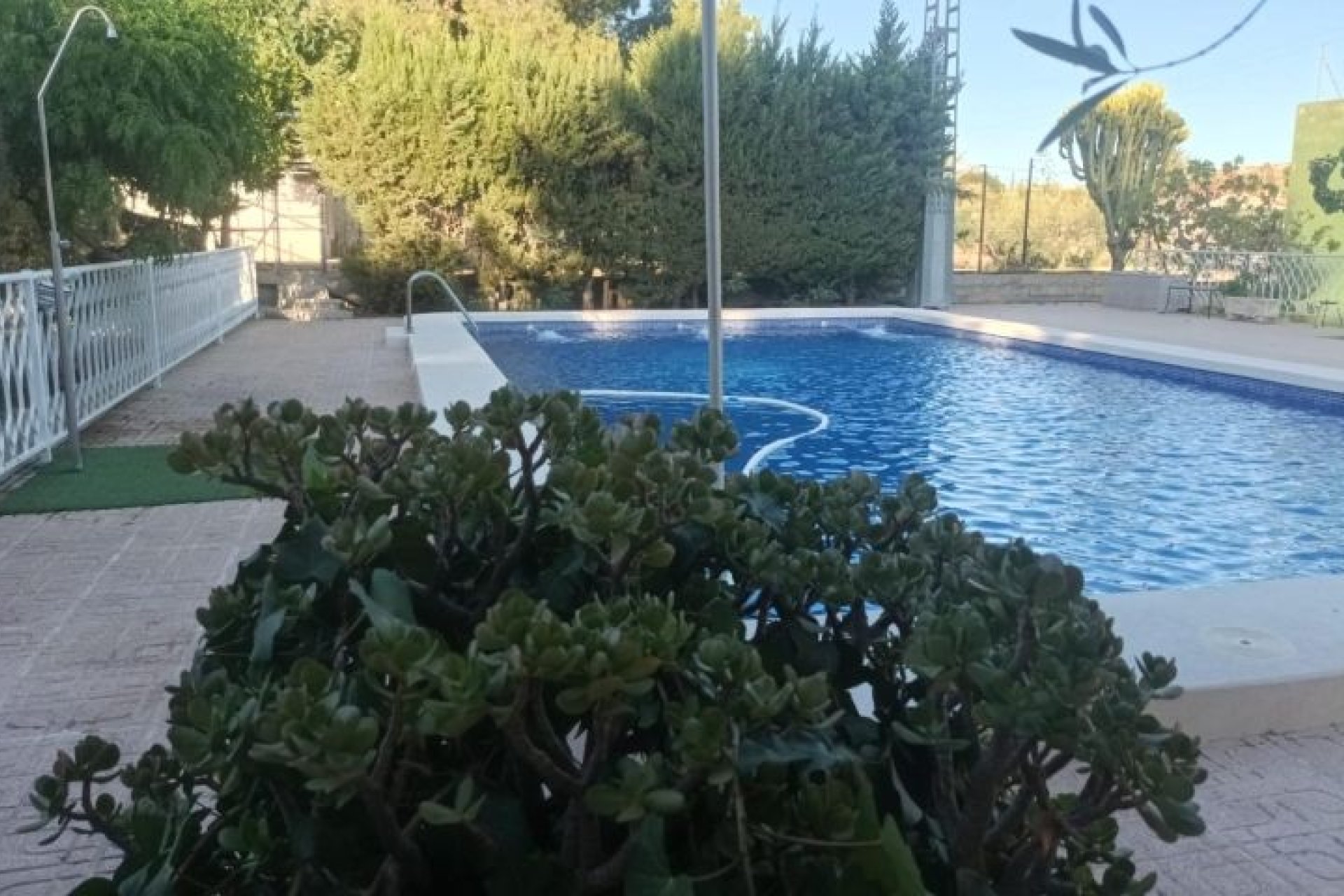 Resale - Villa - Elche