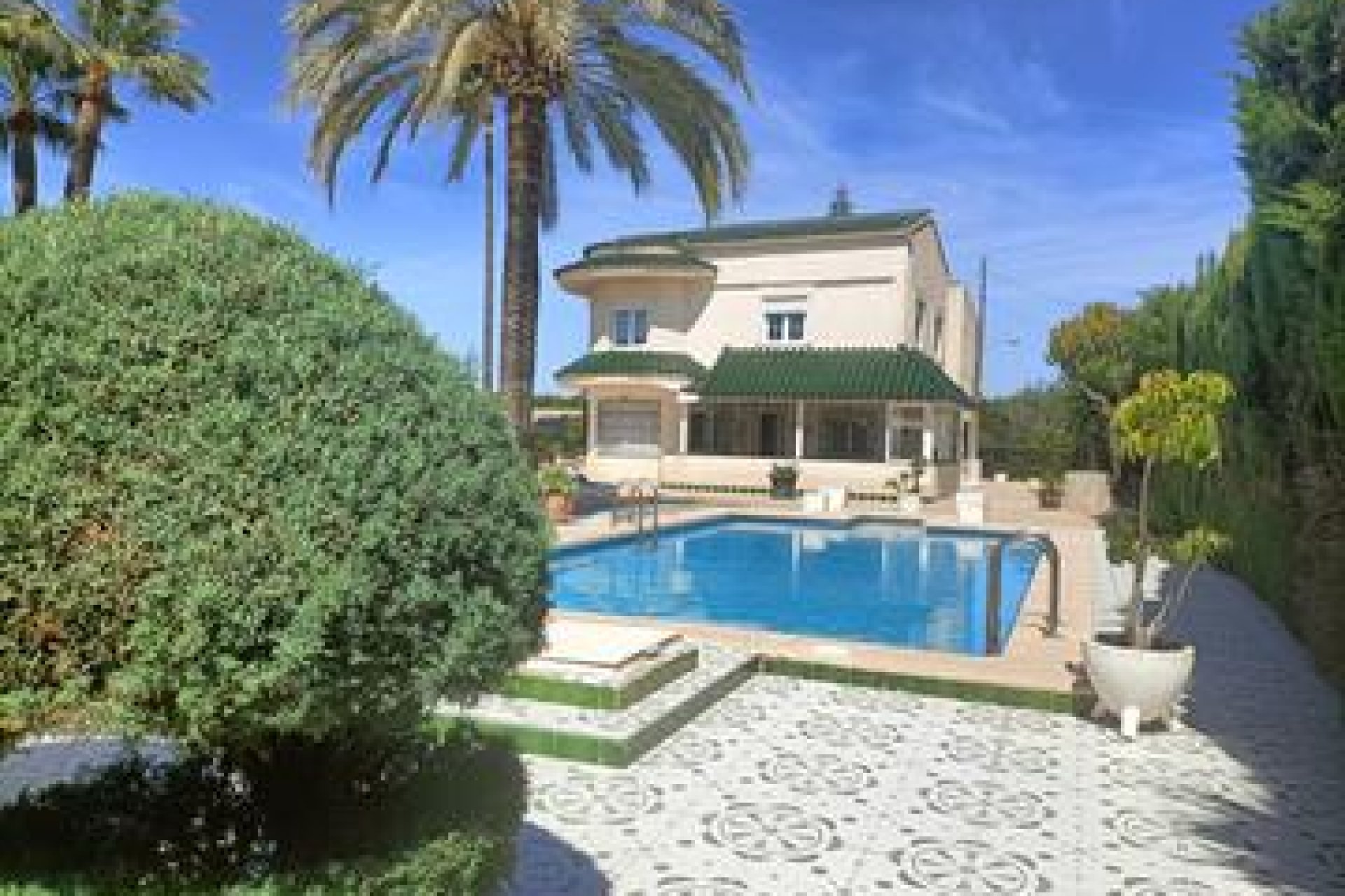 Resale - Villa - Elche