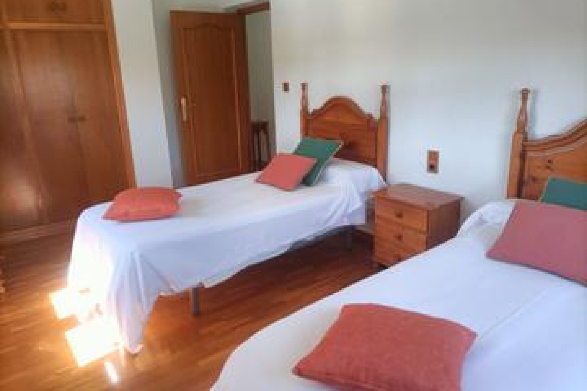 Resale - Villa - Elche