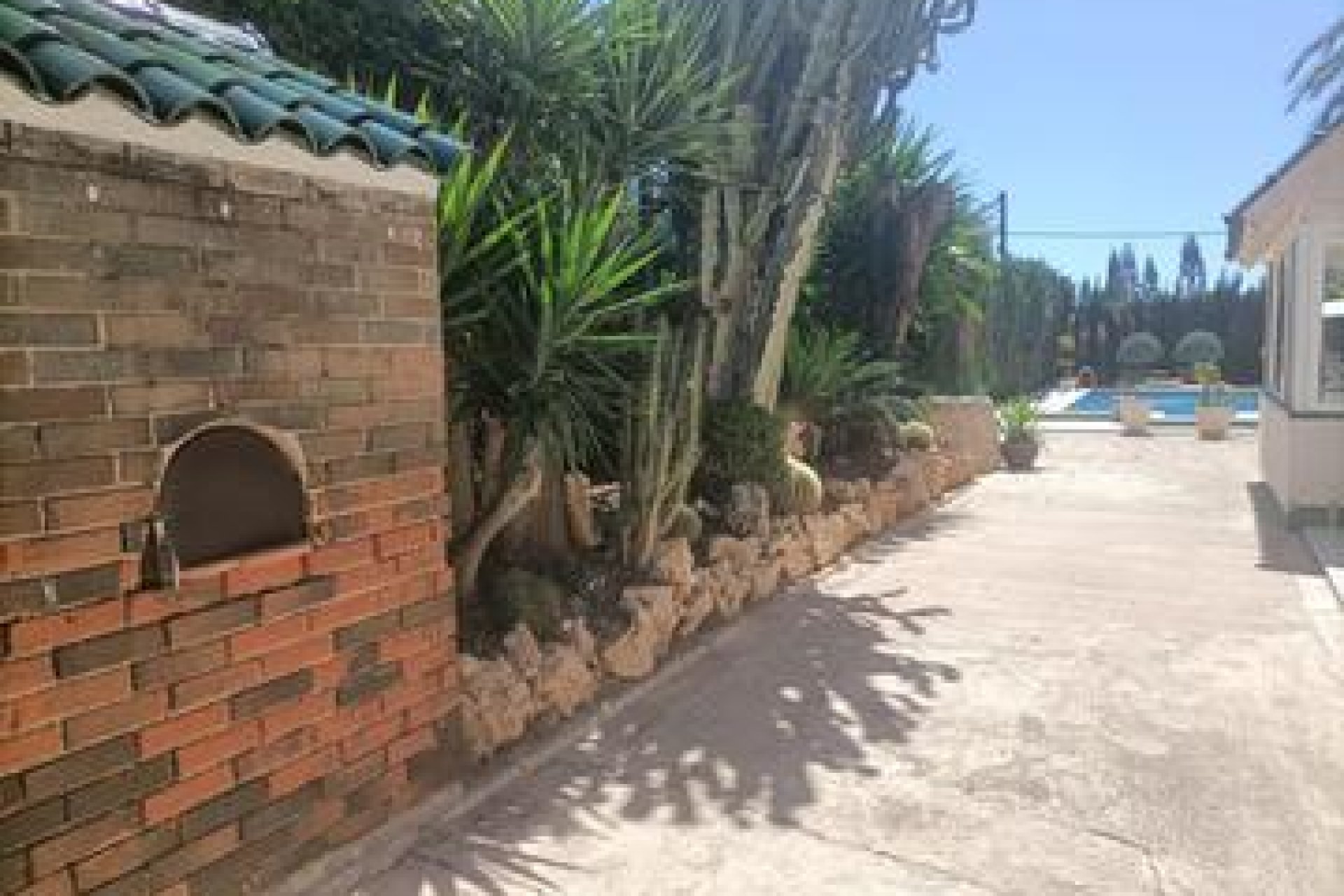 Resale - Villa - Elche