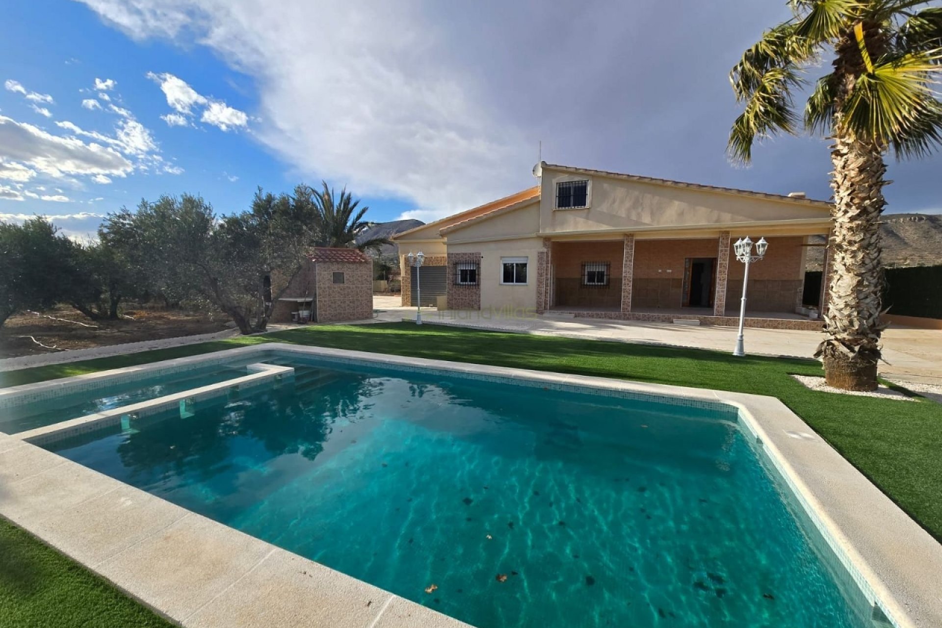 Resale - Villa - Hondón de las Nieves