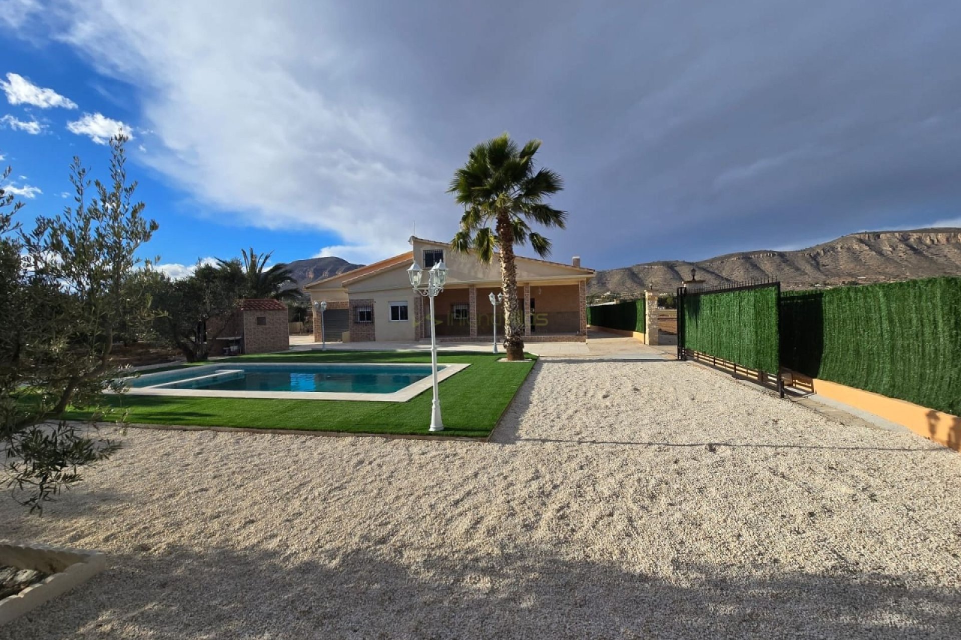 Resale - Villa - Hondón de las Nieves