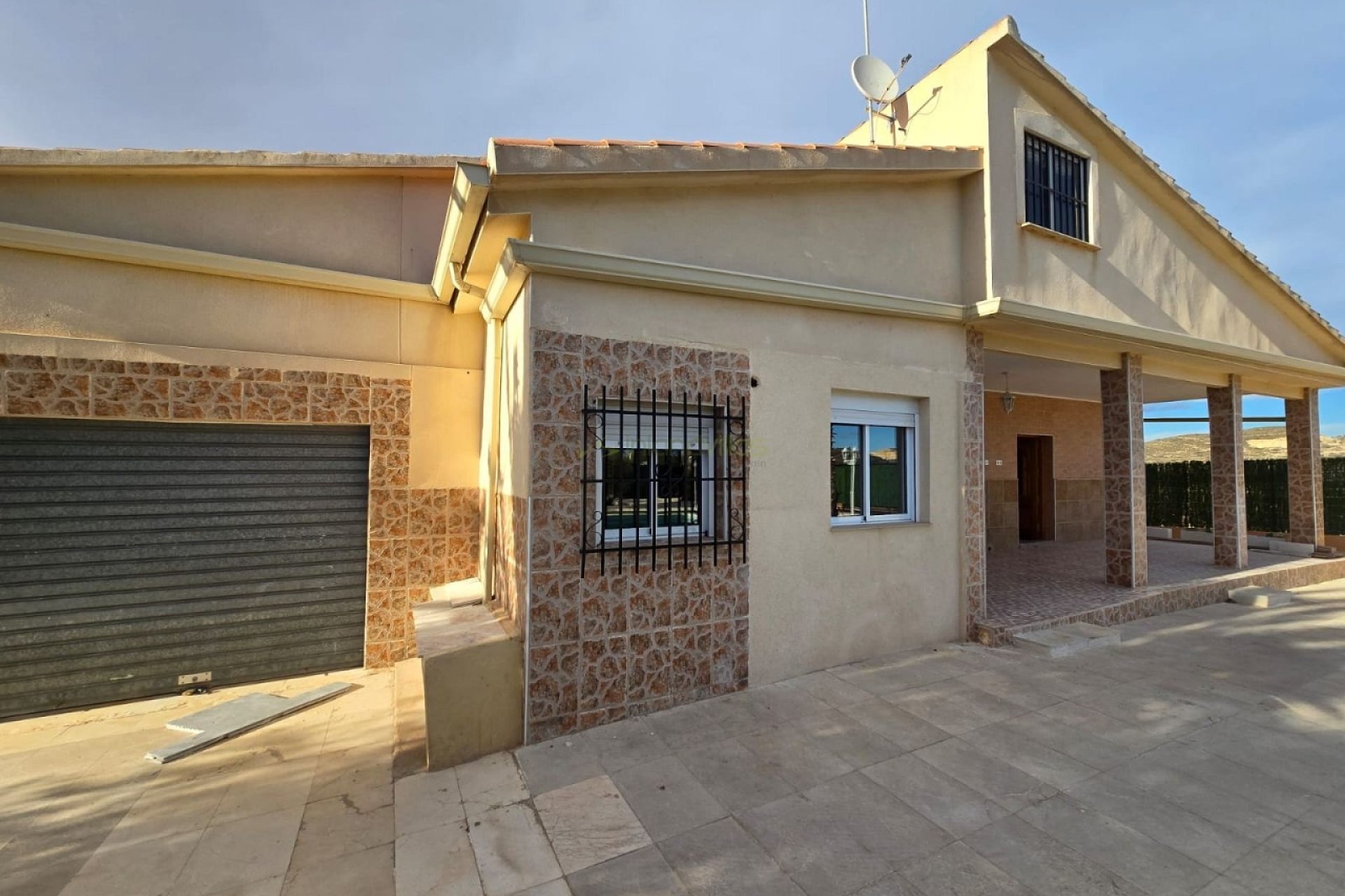 Resale - Villa - Hondón de las Nieves