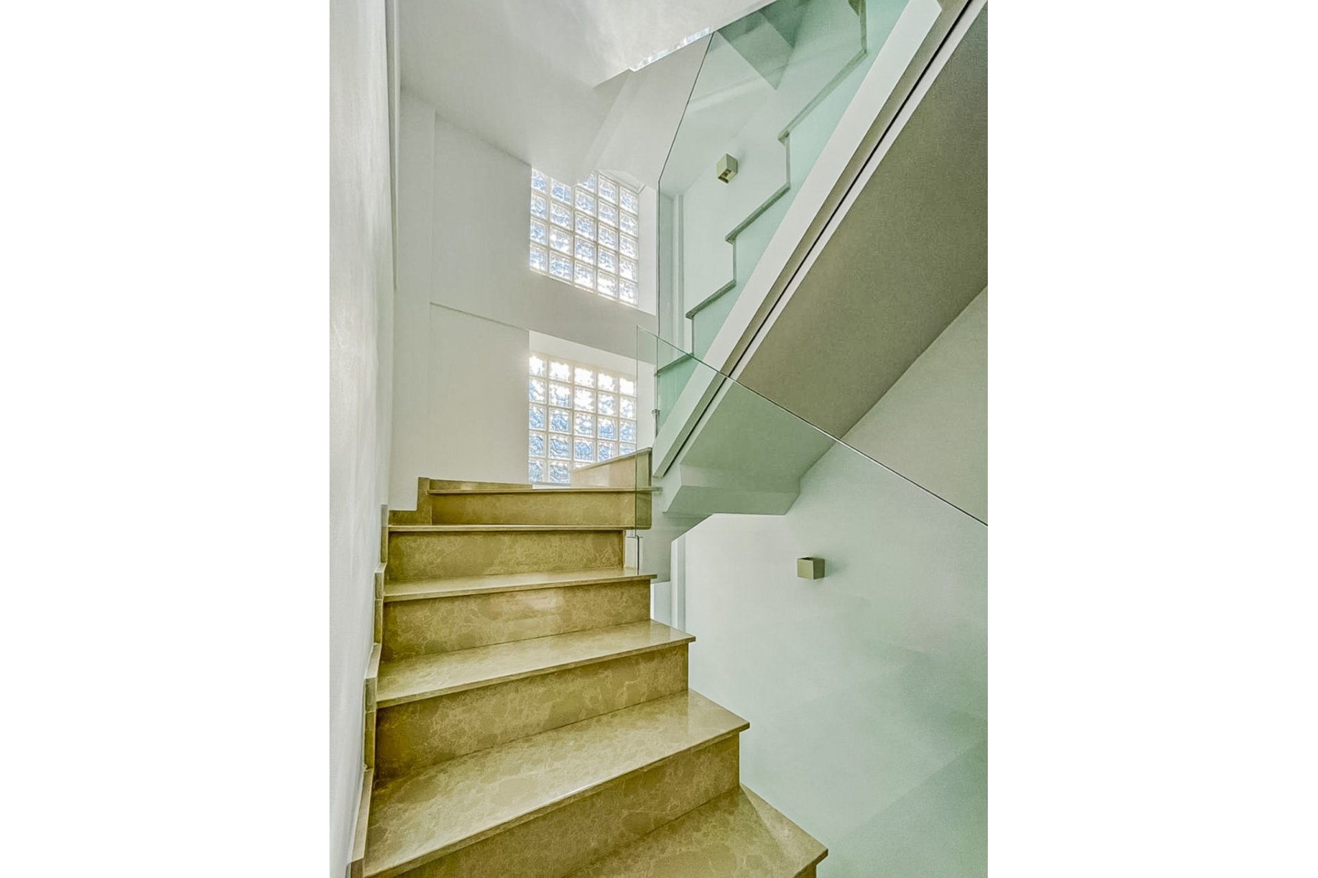 Resale - Villa - La Nucía - Montebello