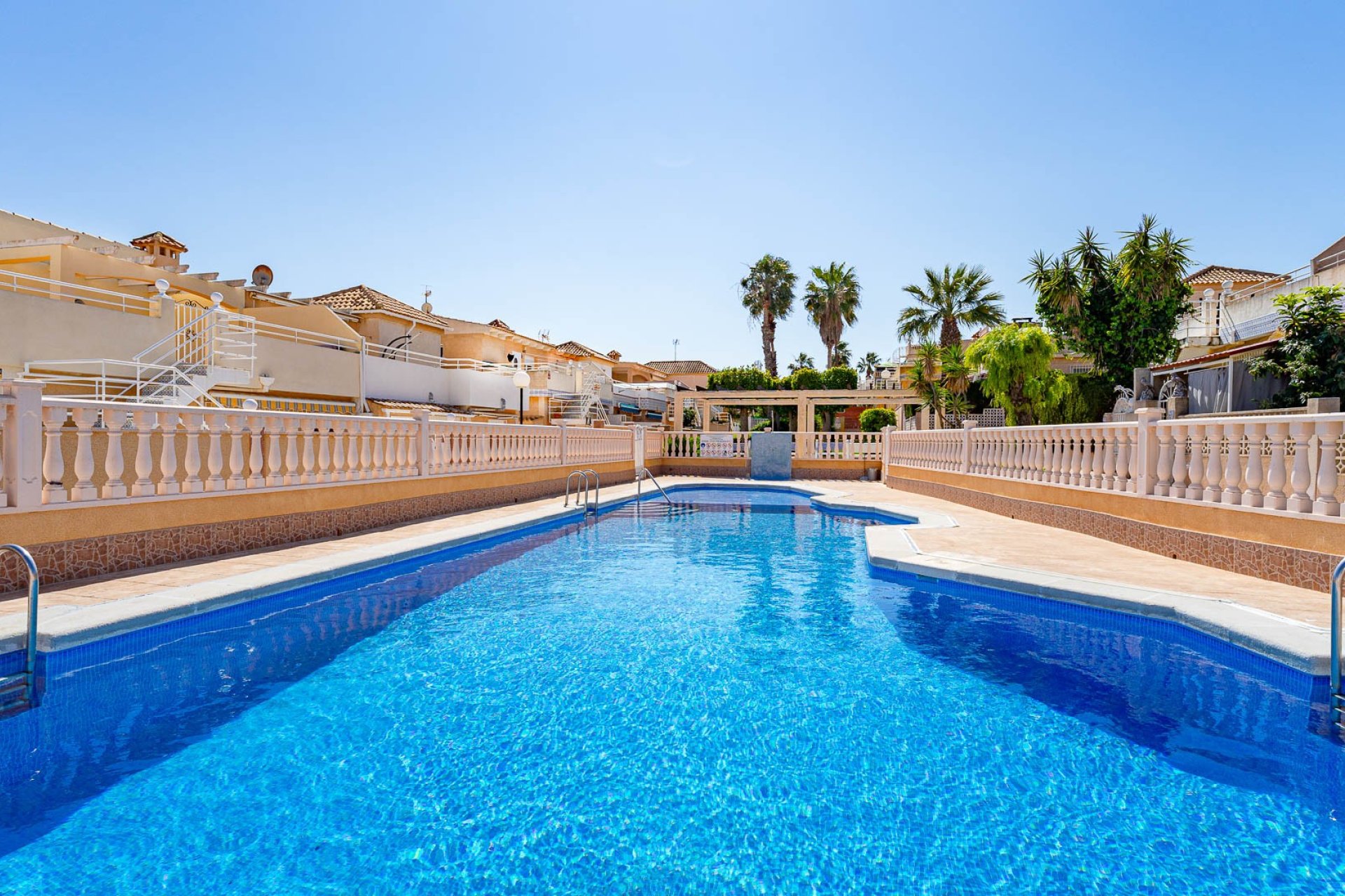 Resale - Villa - Los Altos