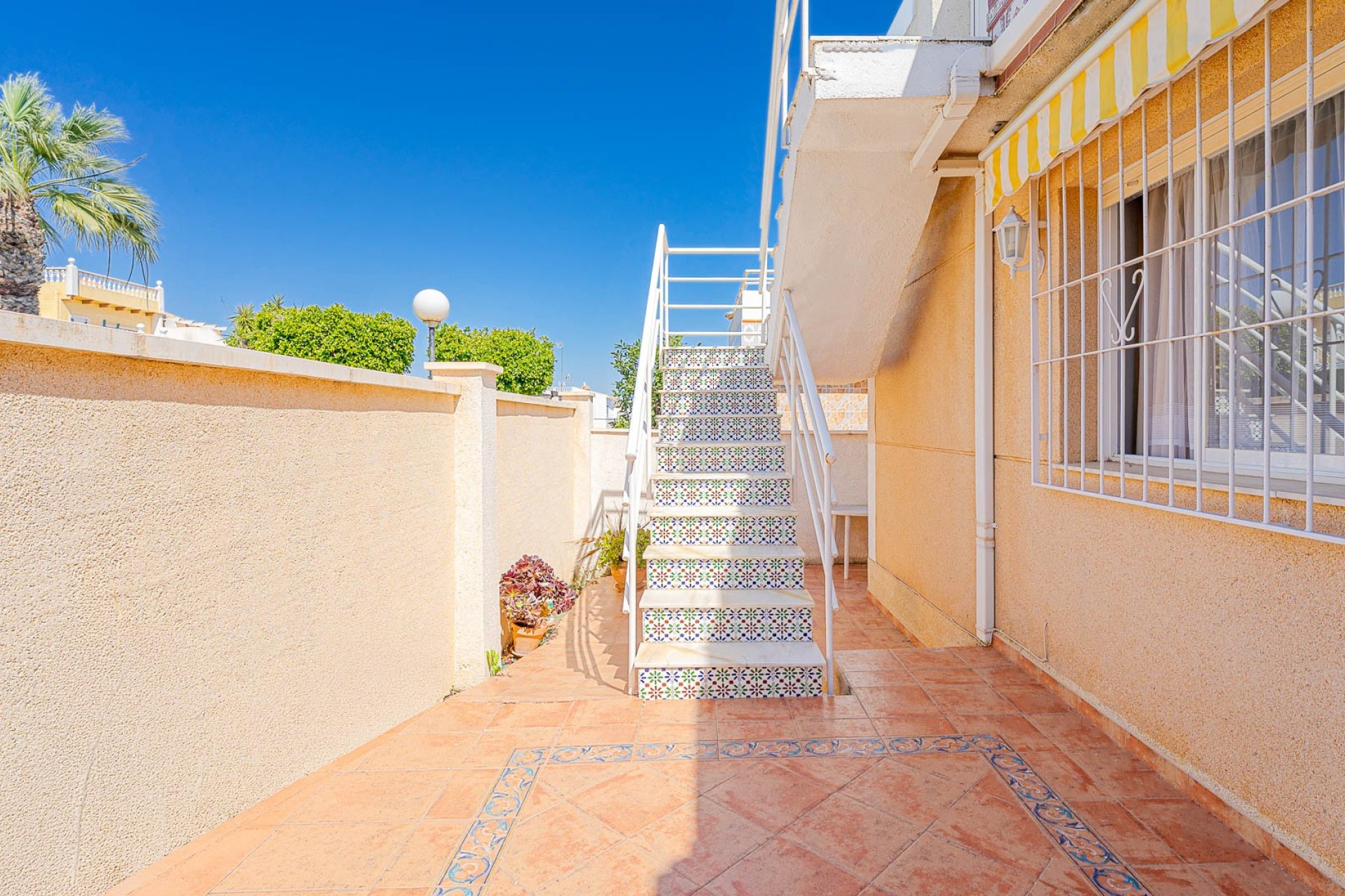 Resale - Villa - Los Altos
