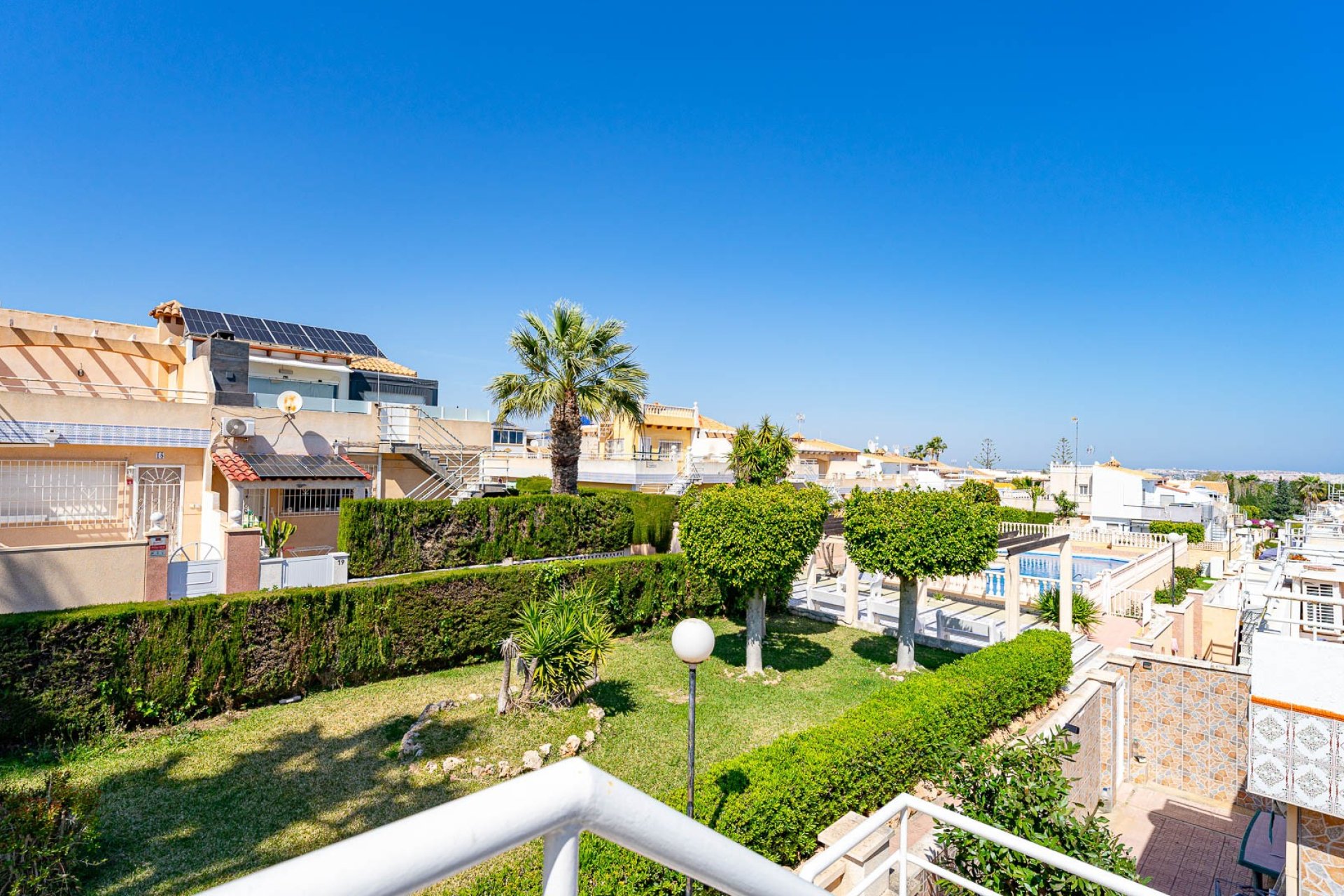 Resale - Villa - Los Altos