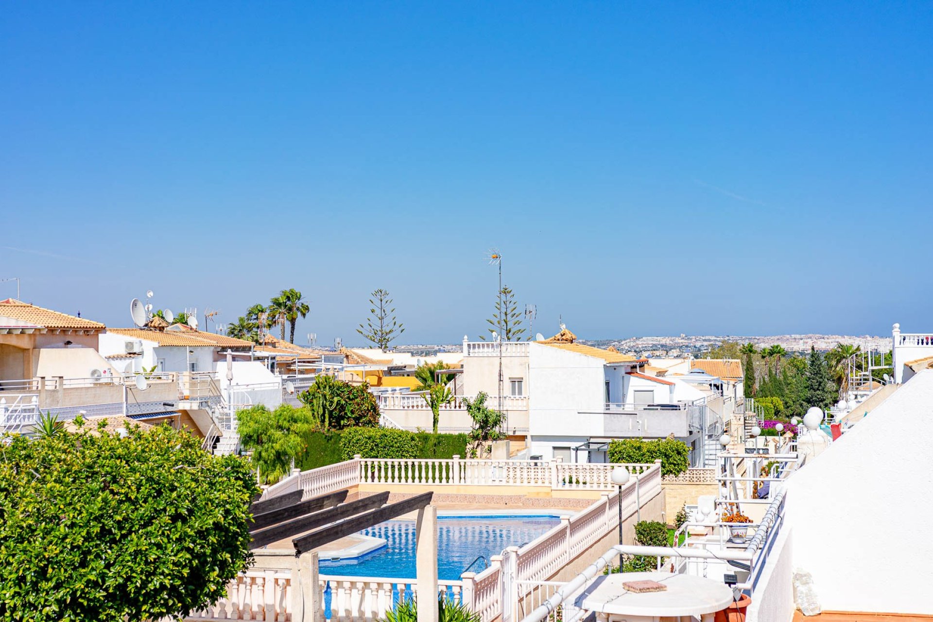 Resale - Villa - Los Altos