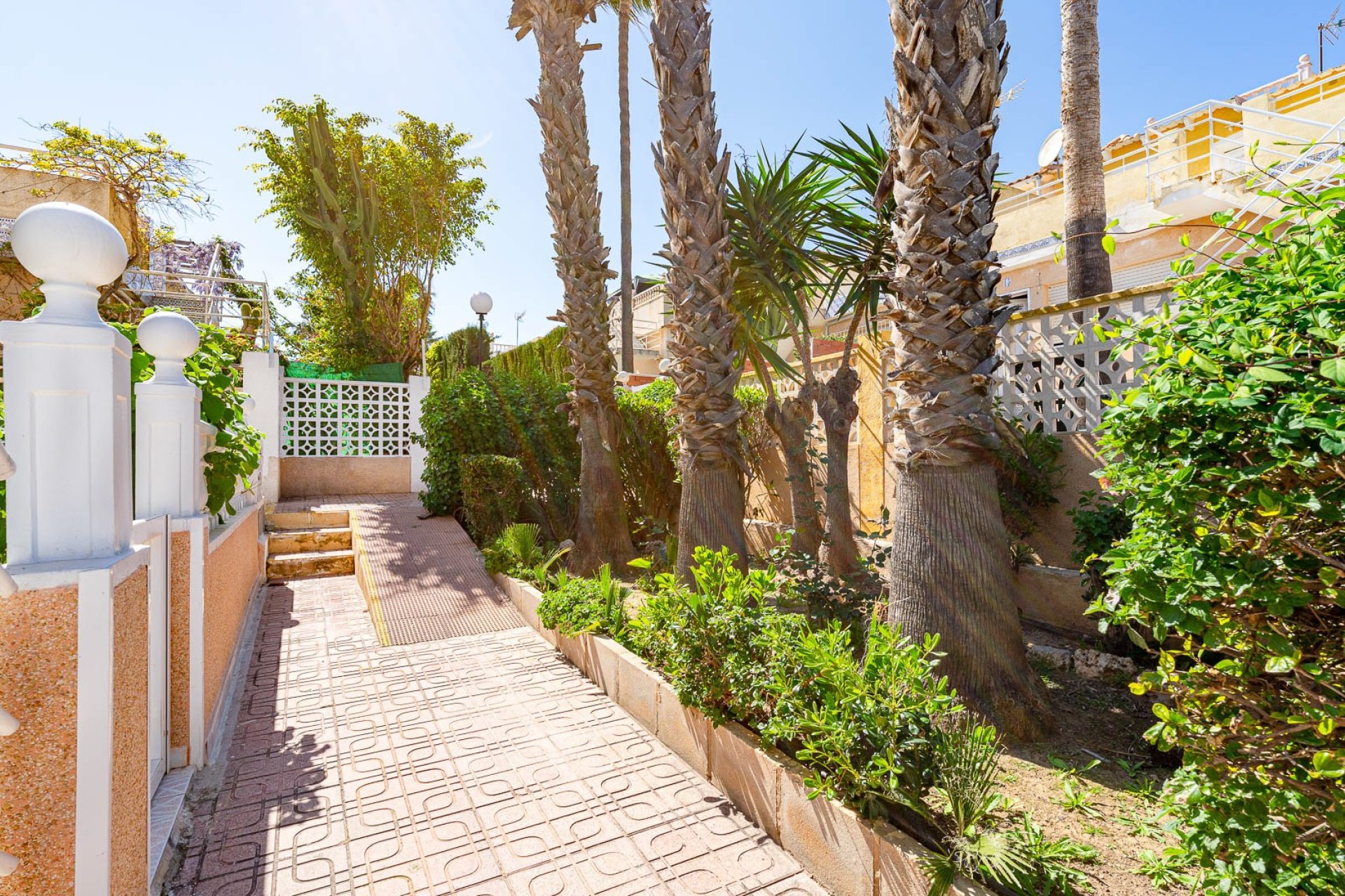 Resale - Villa - Los Altos